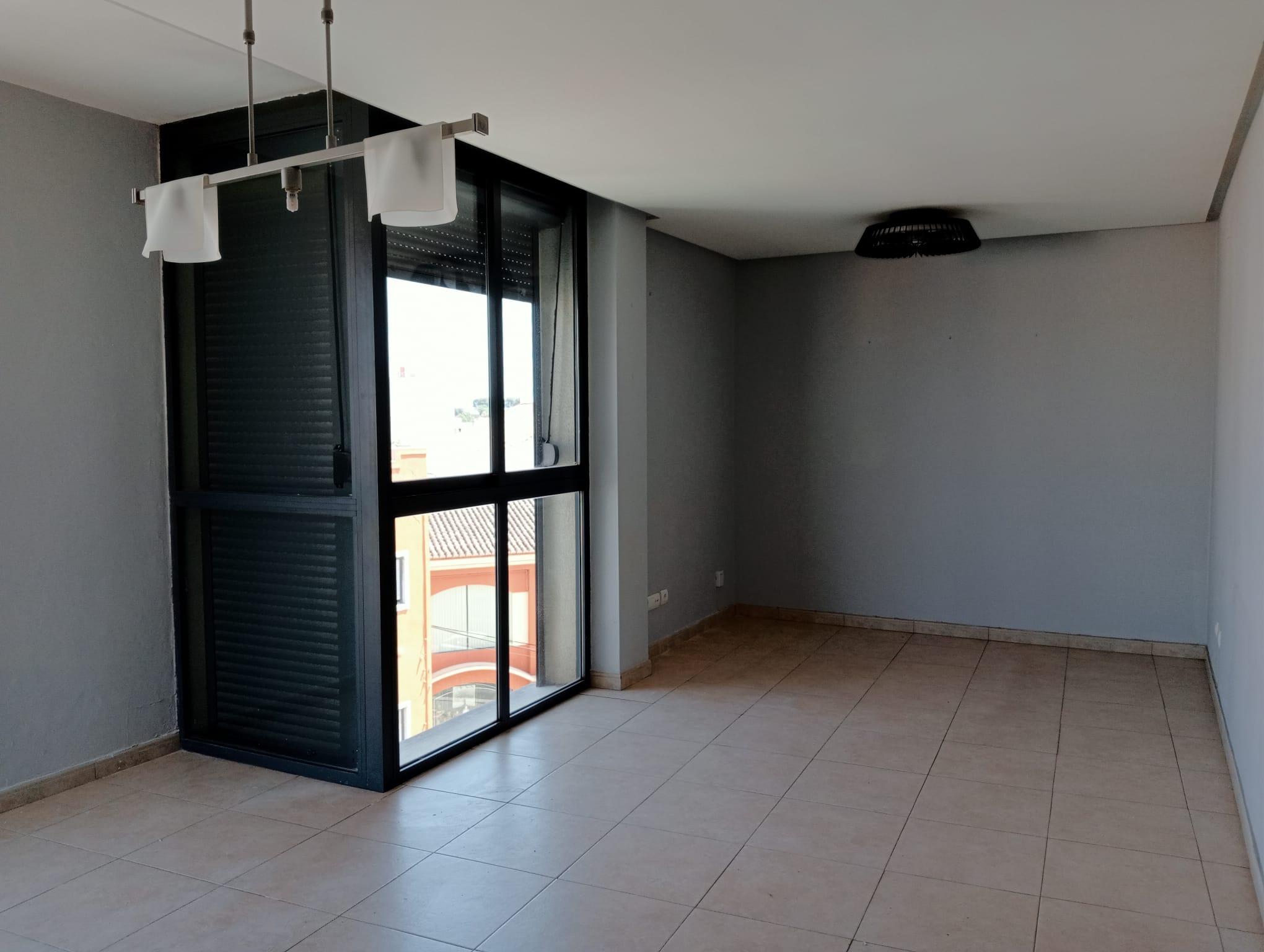 Unfurnished 3-bedroom apartment for rent in Gata de Gorgos