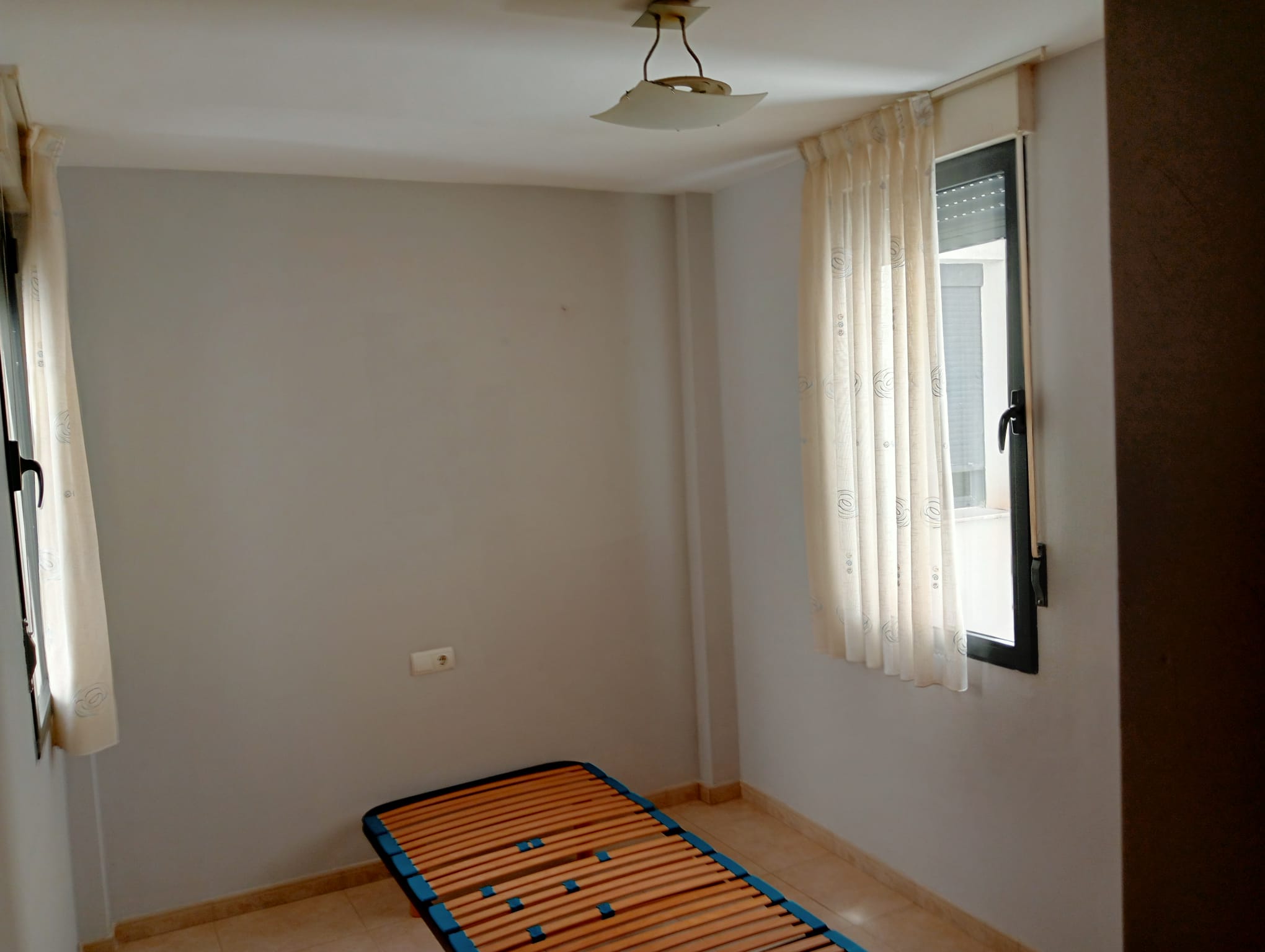 Unfurnished 3-bedroom apartment for rent in Gata de Gorgos