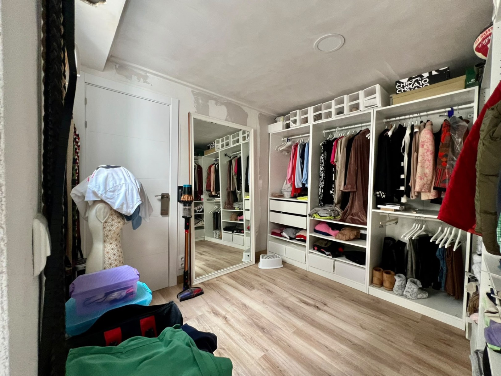 Casa de pueblo con vivienda reformada y espacio multifuncional