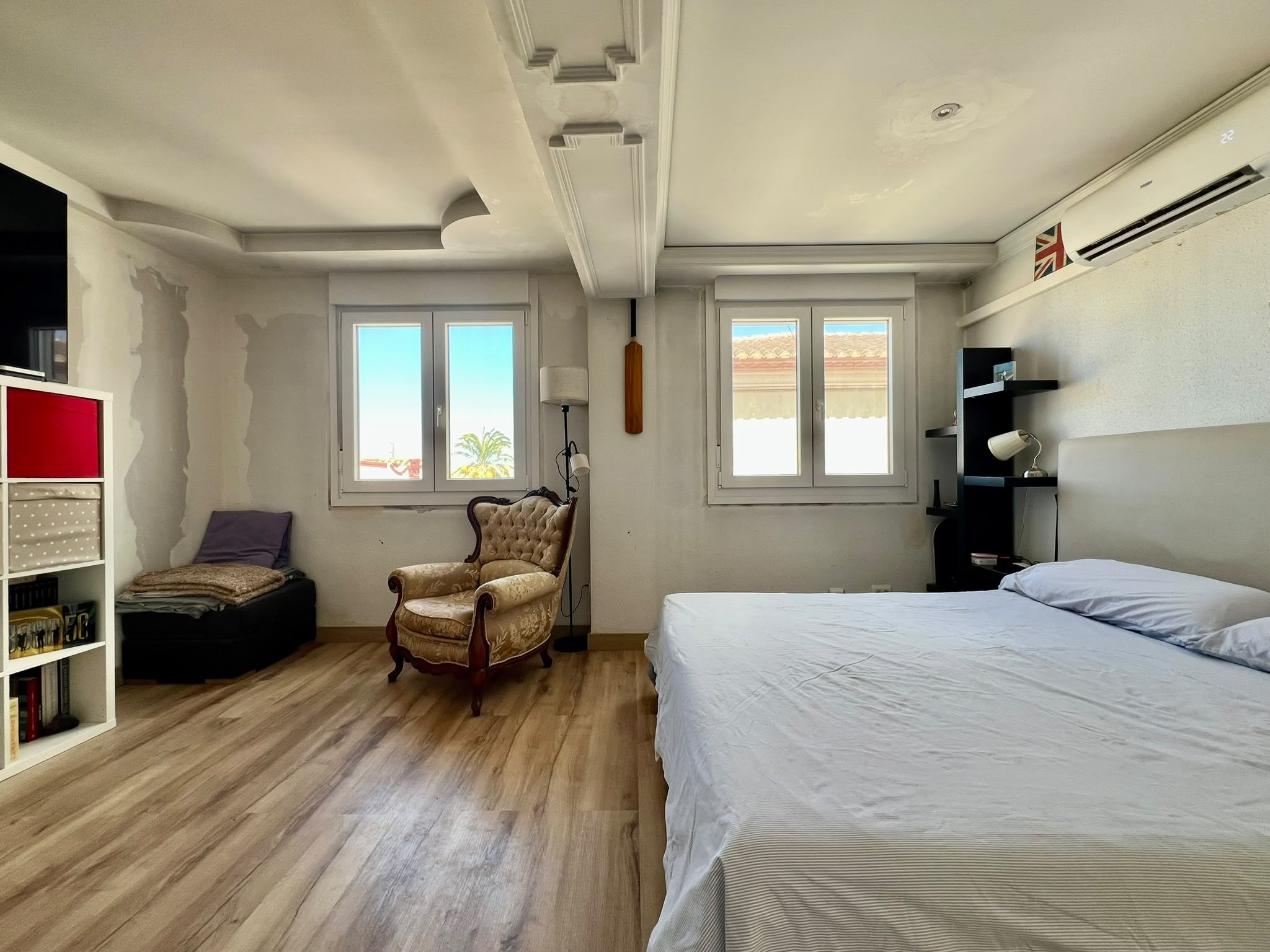 Casa de pueblo con vivienda reformada y espacio multifuncional
