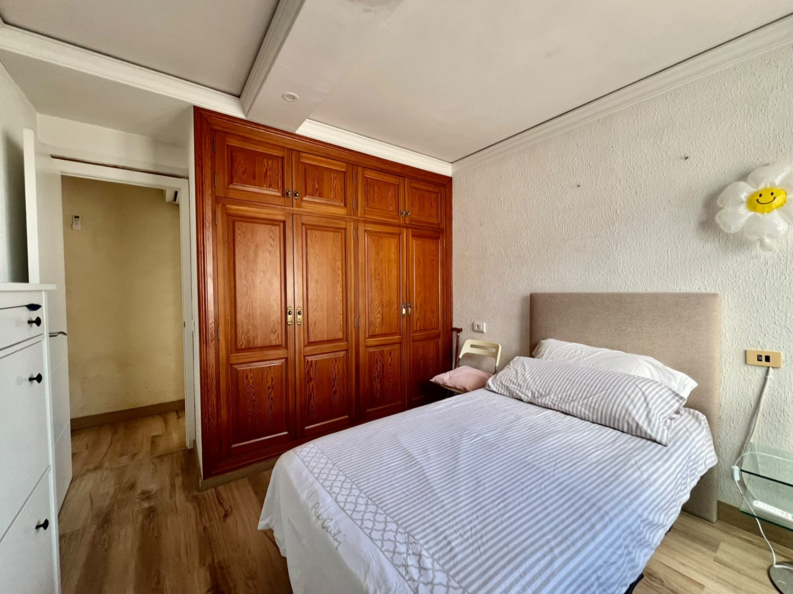 Casa de pueblo con vivienda reformada y espacio multifuncional