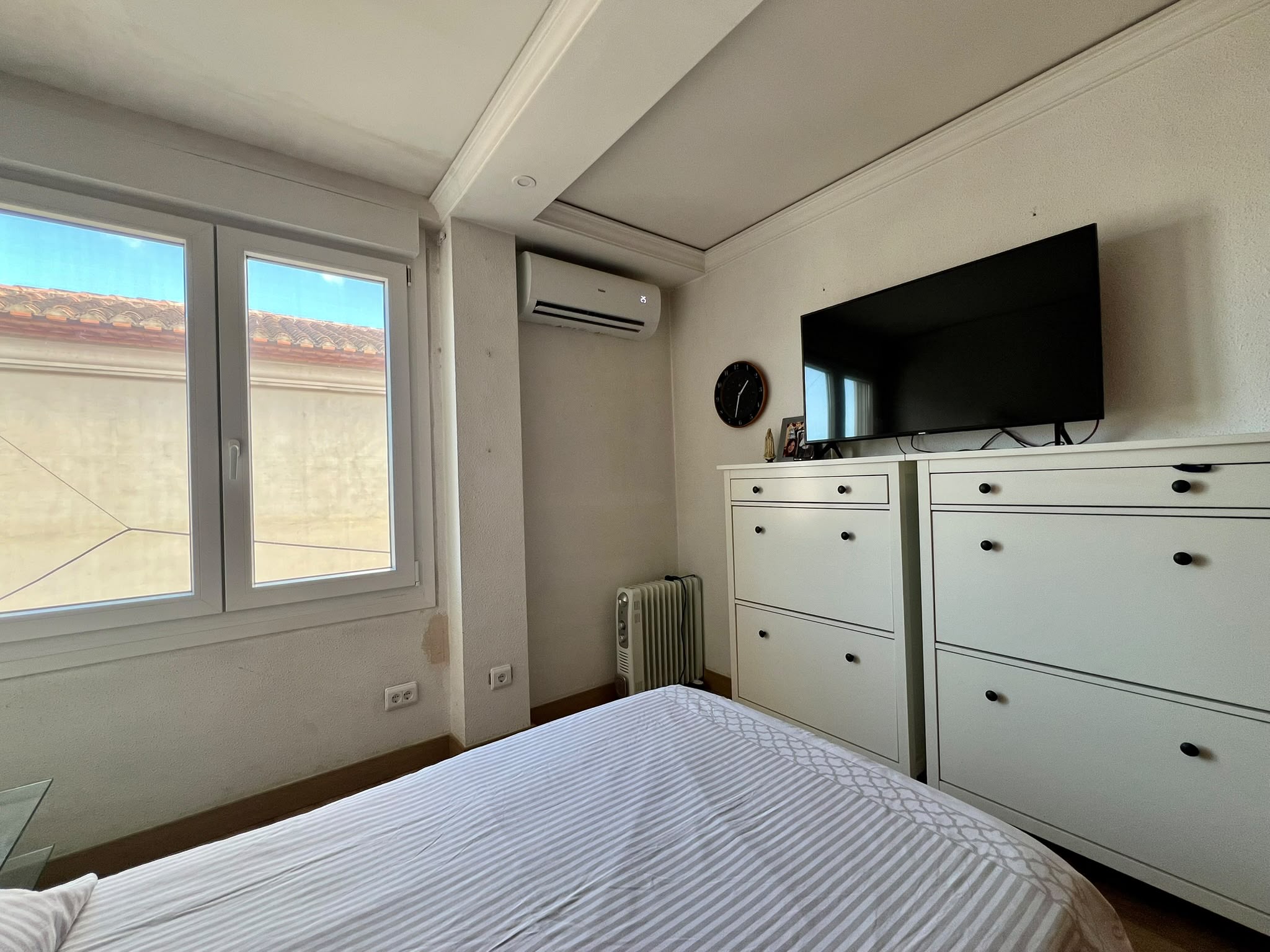 Casa de pueblo con vivienda reformada y espacio multifuncional