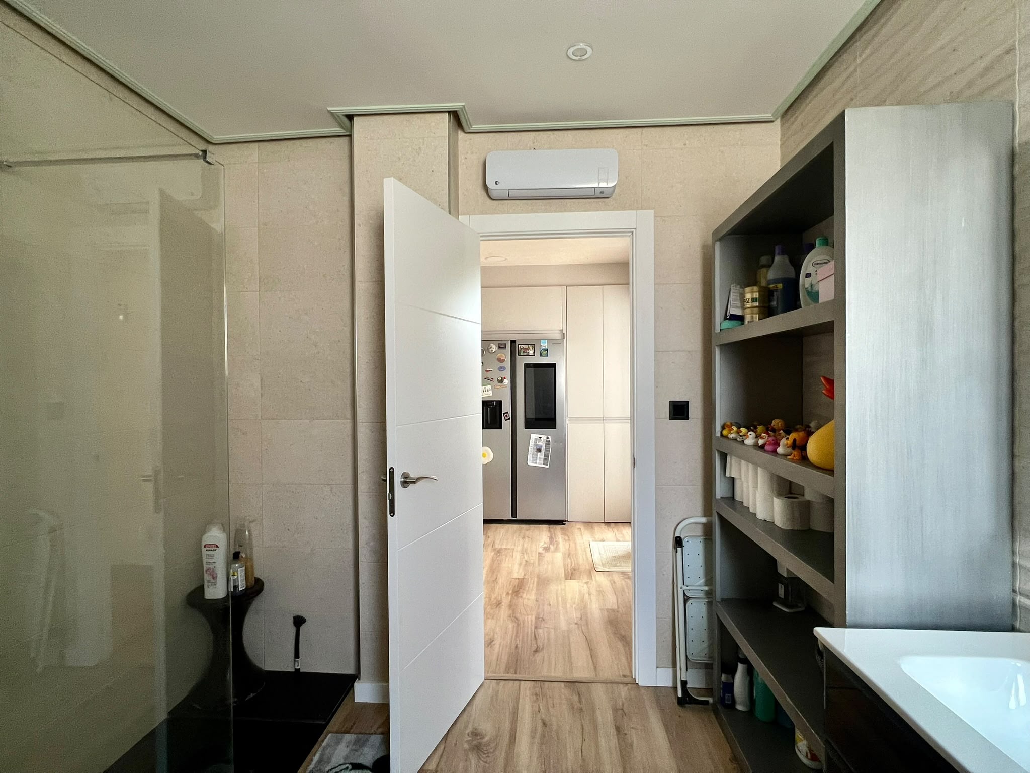 Casa de pueblo con vivienda reformada y espacio multifuncional