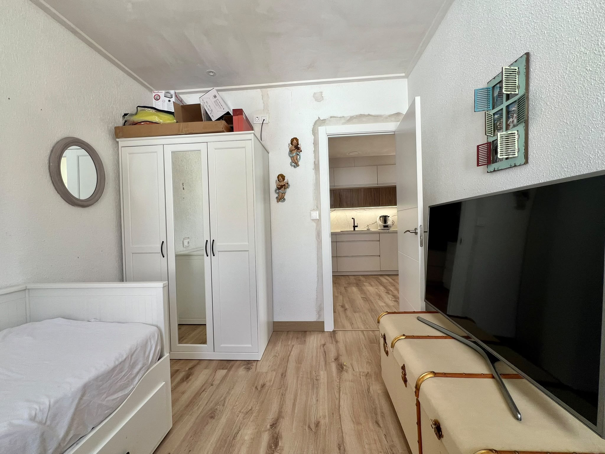 Casa de pueblo con vivienda reformada y espacio multifuncional