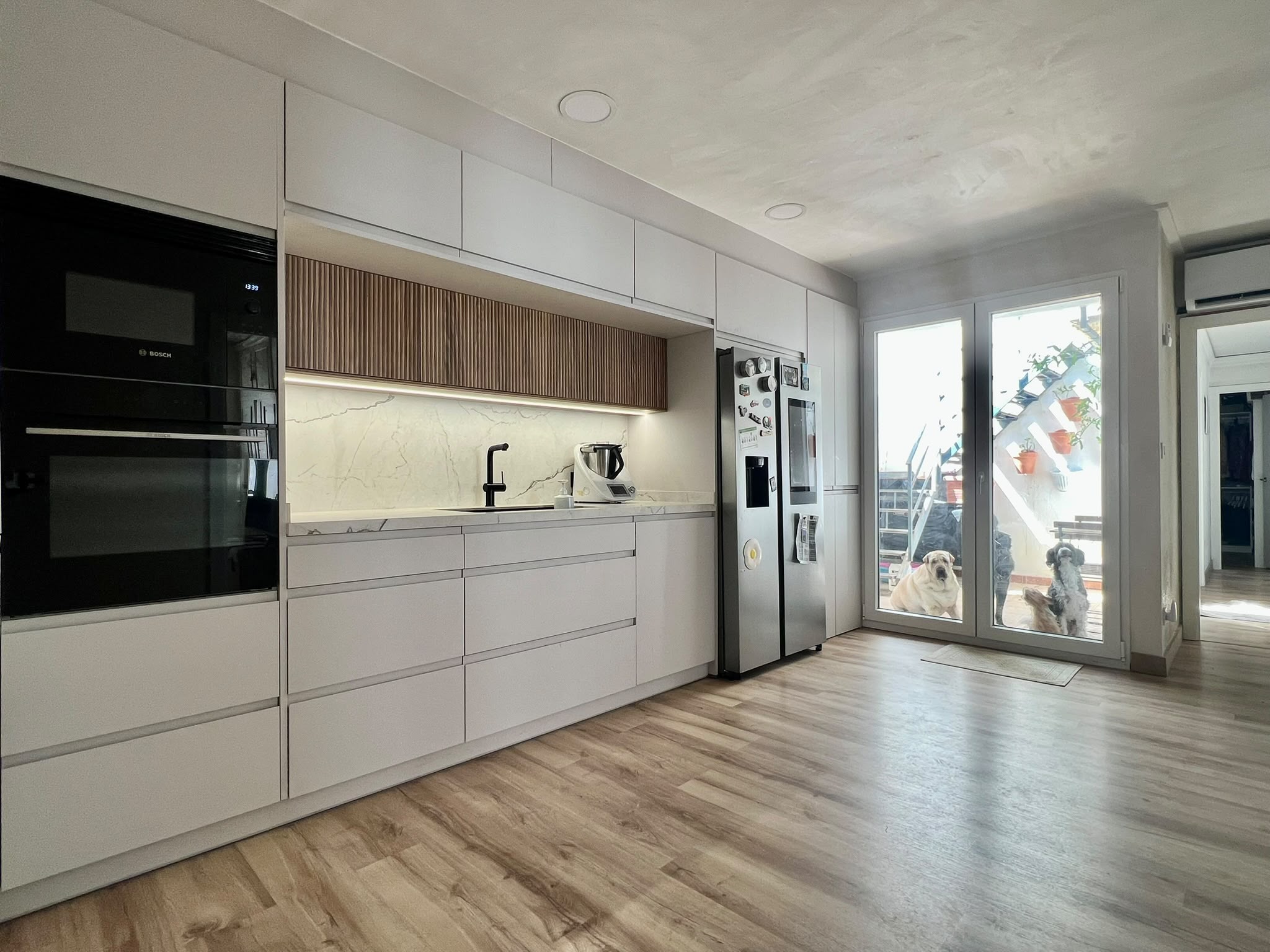 Casa de pueblo con vivienda reformada y espacio multifuncional