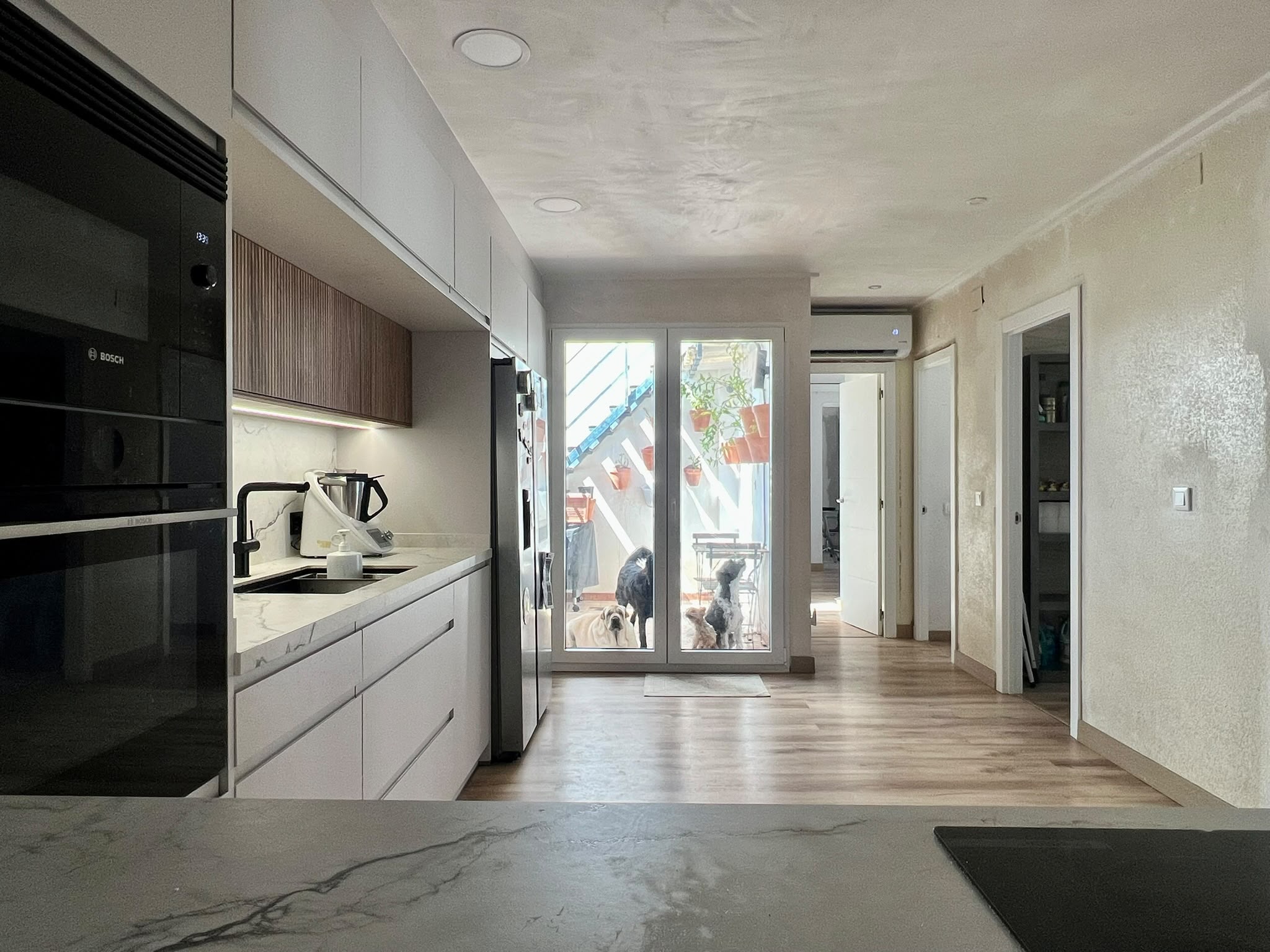 Casa de pueblo con vivienda reformada y espacio multifuncional