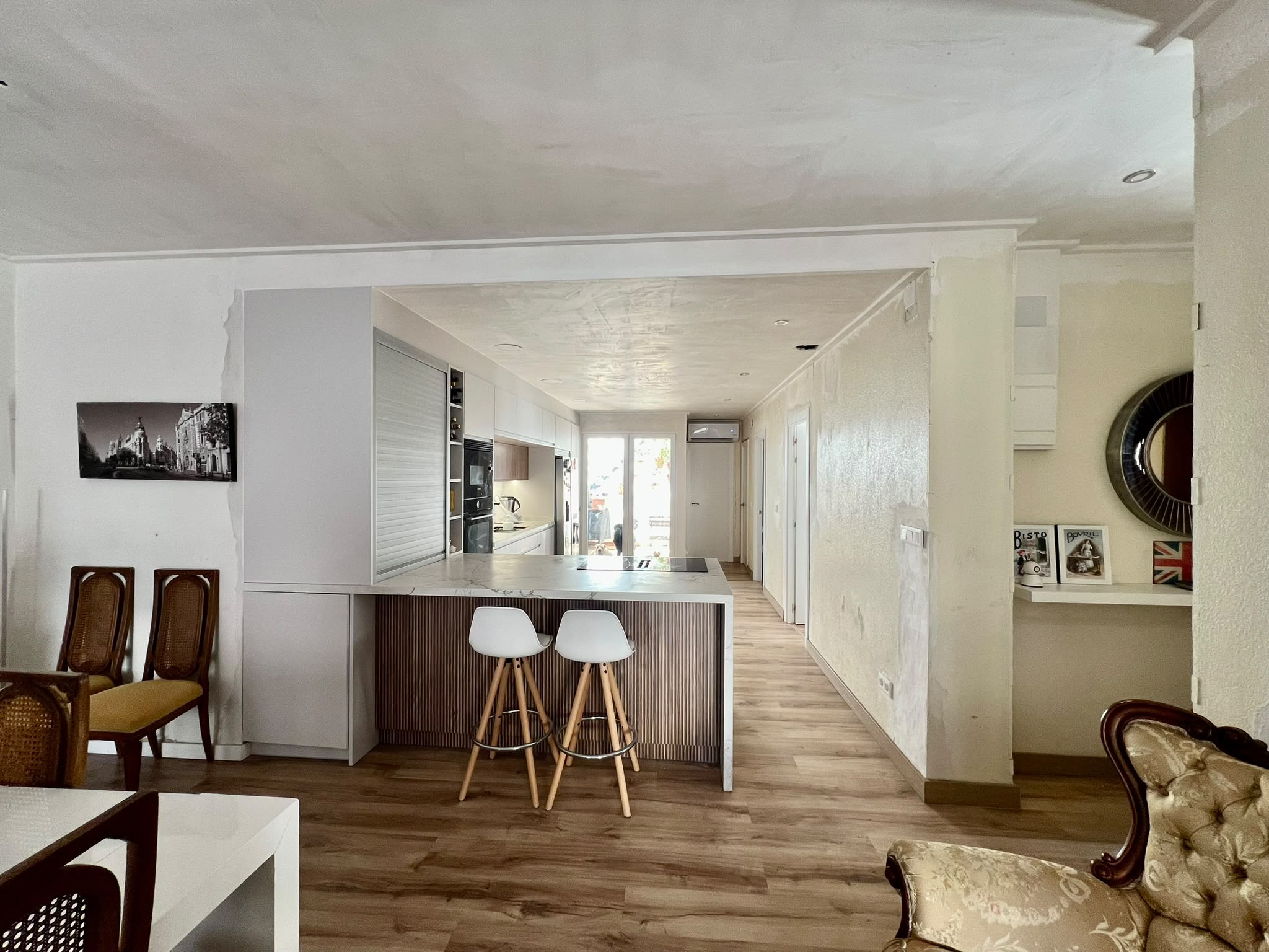 Casa de pueblo con vivienda reformada y espacio multifuncional