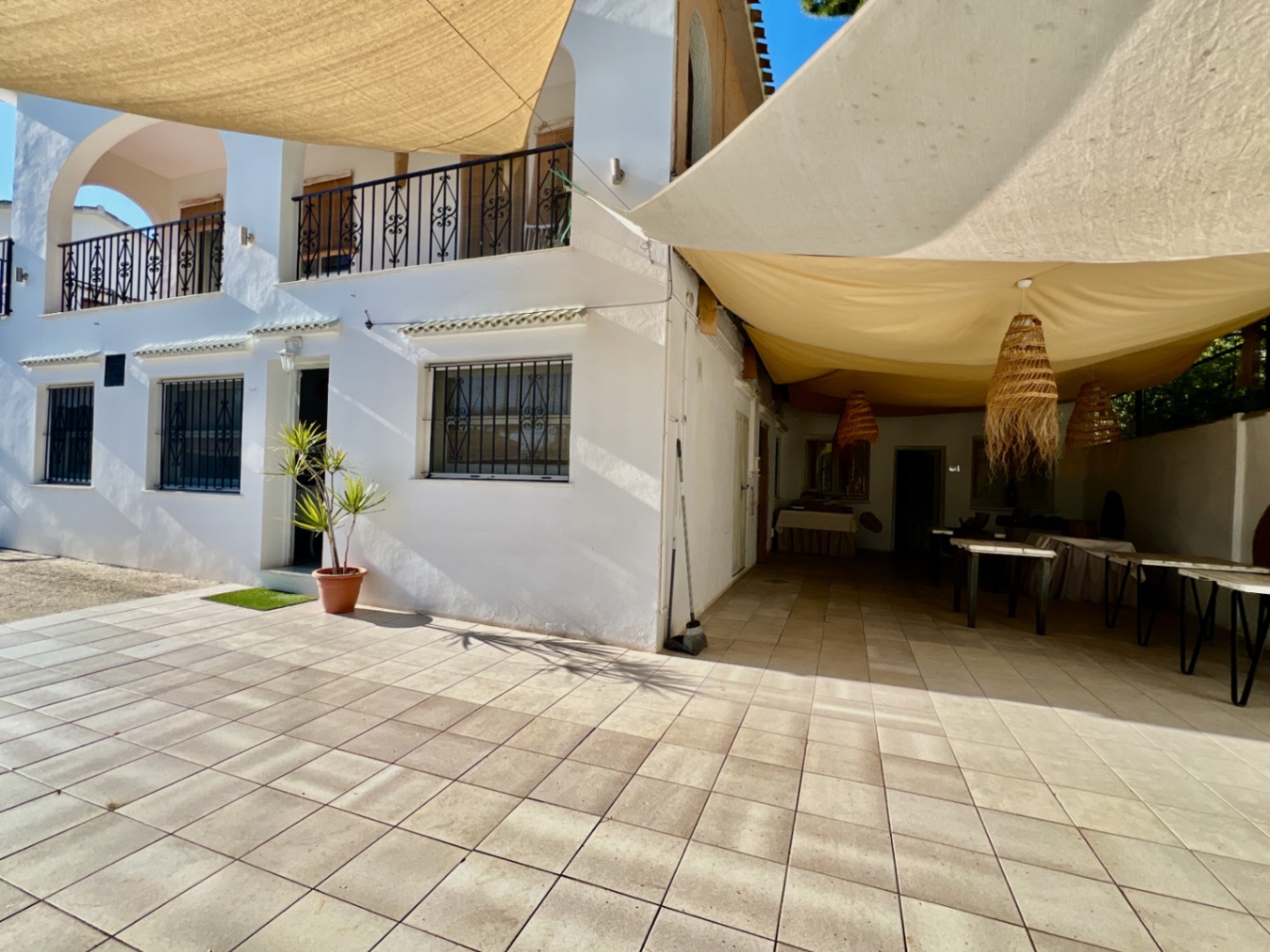 Chalet y Restaurante en Venta en Las Rotas Dénia