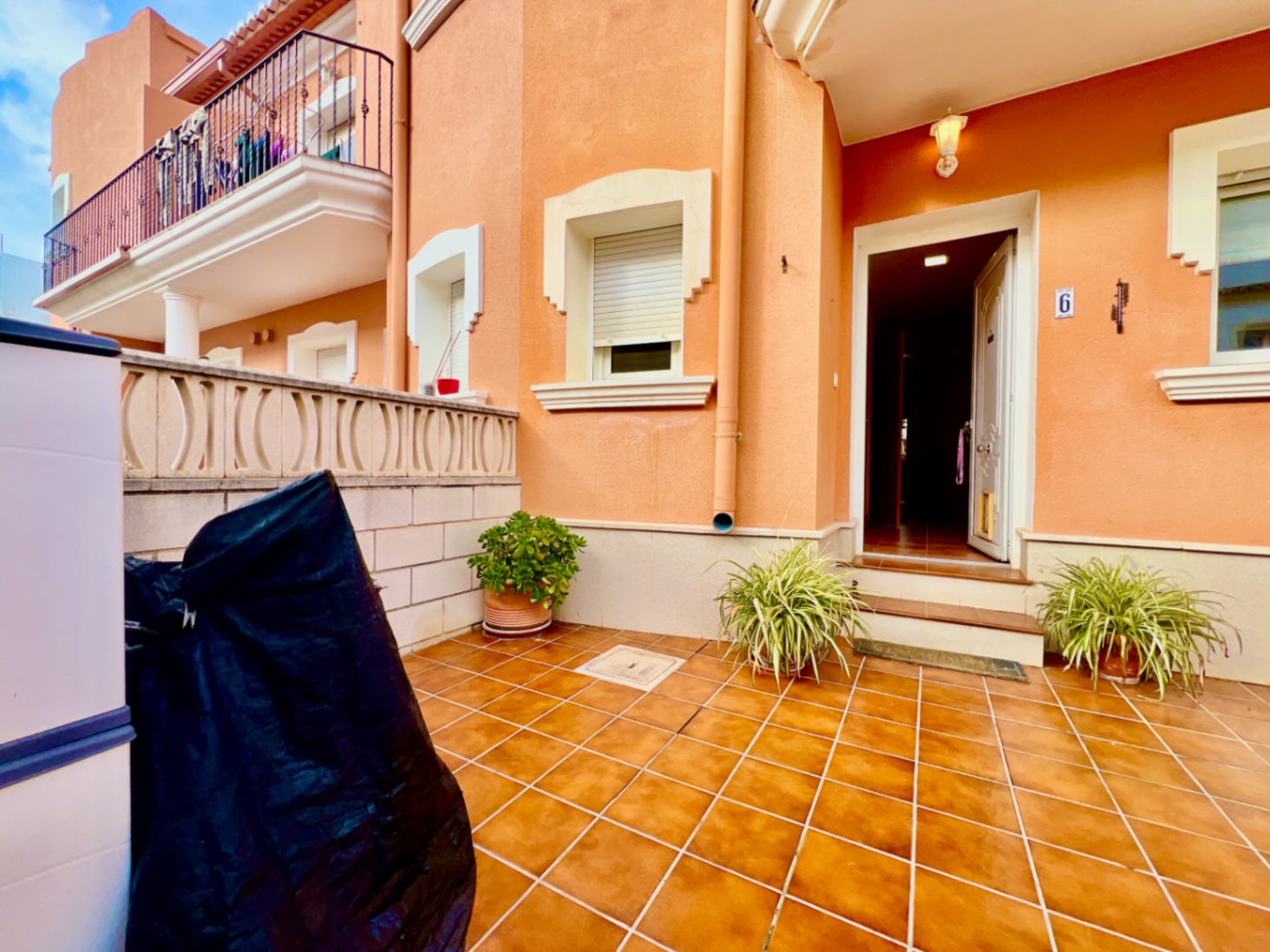CASA ADOSADA EN DÉNIA