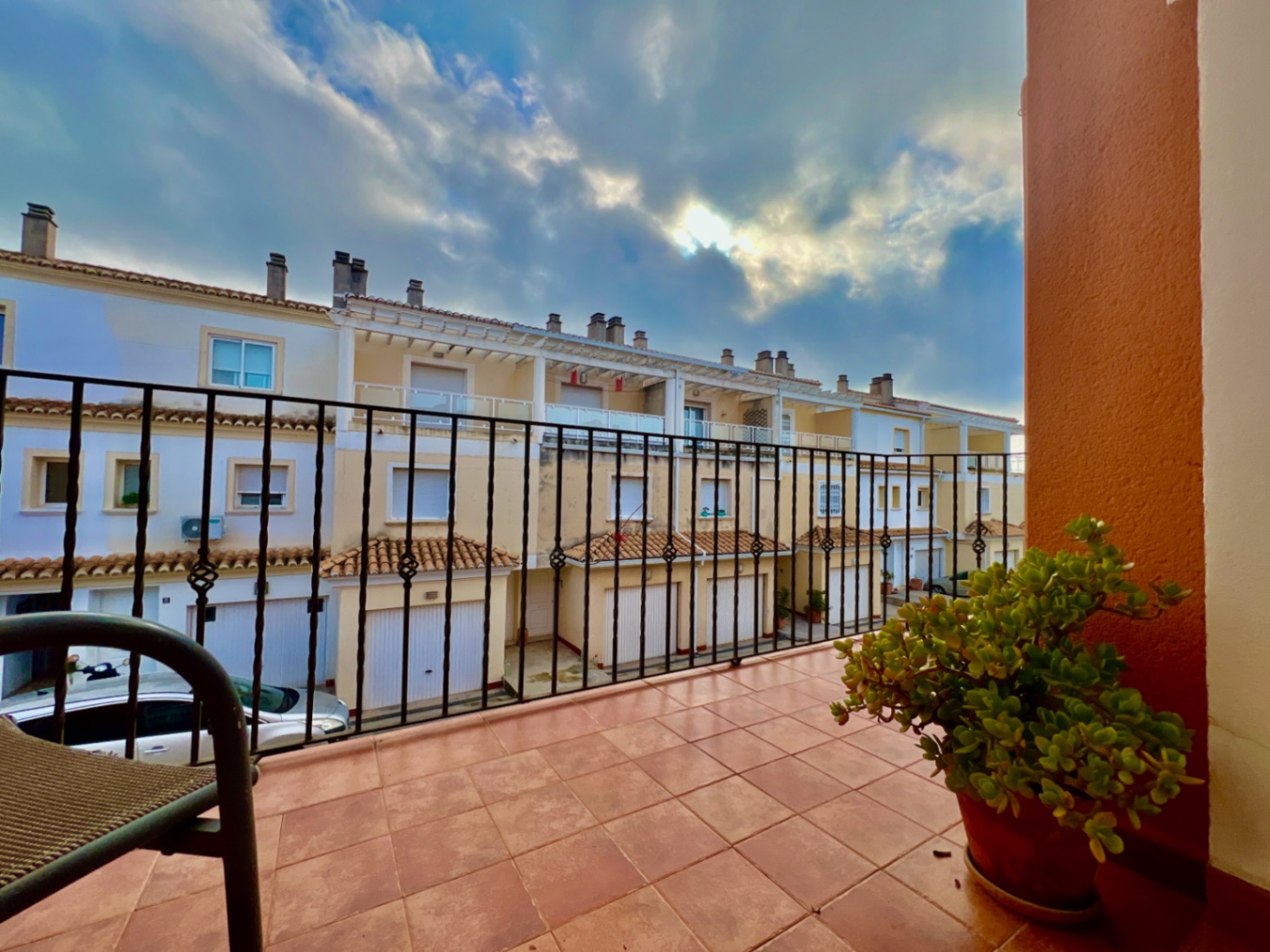 CASA ADOSADA EN DÉNIA
