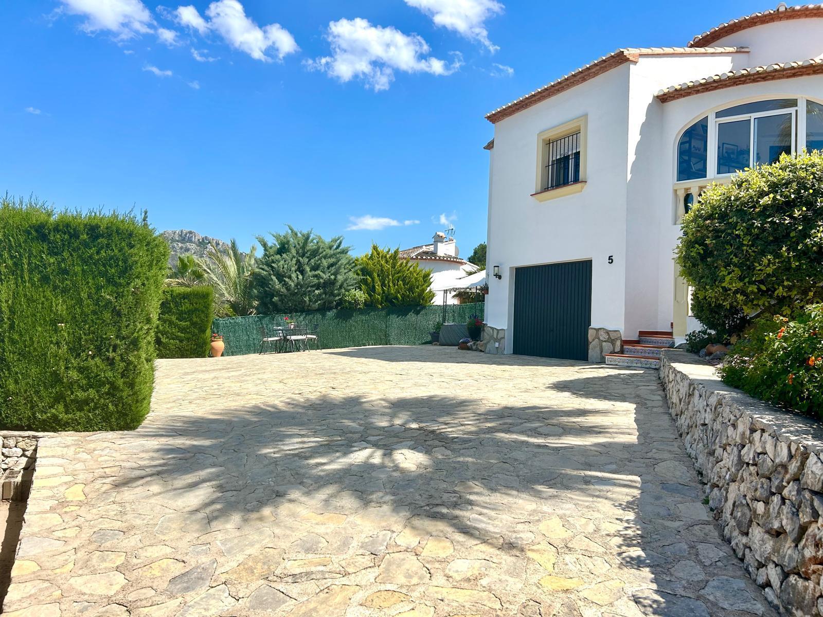 Encantadora villa de 2 habitaciones con vistas al campo y piscina privada en Ràfol d'Almúnia