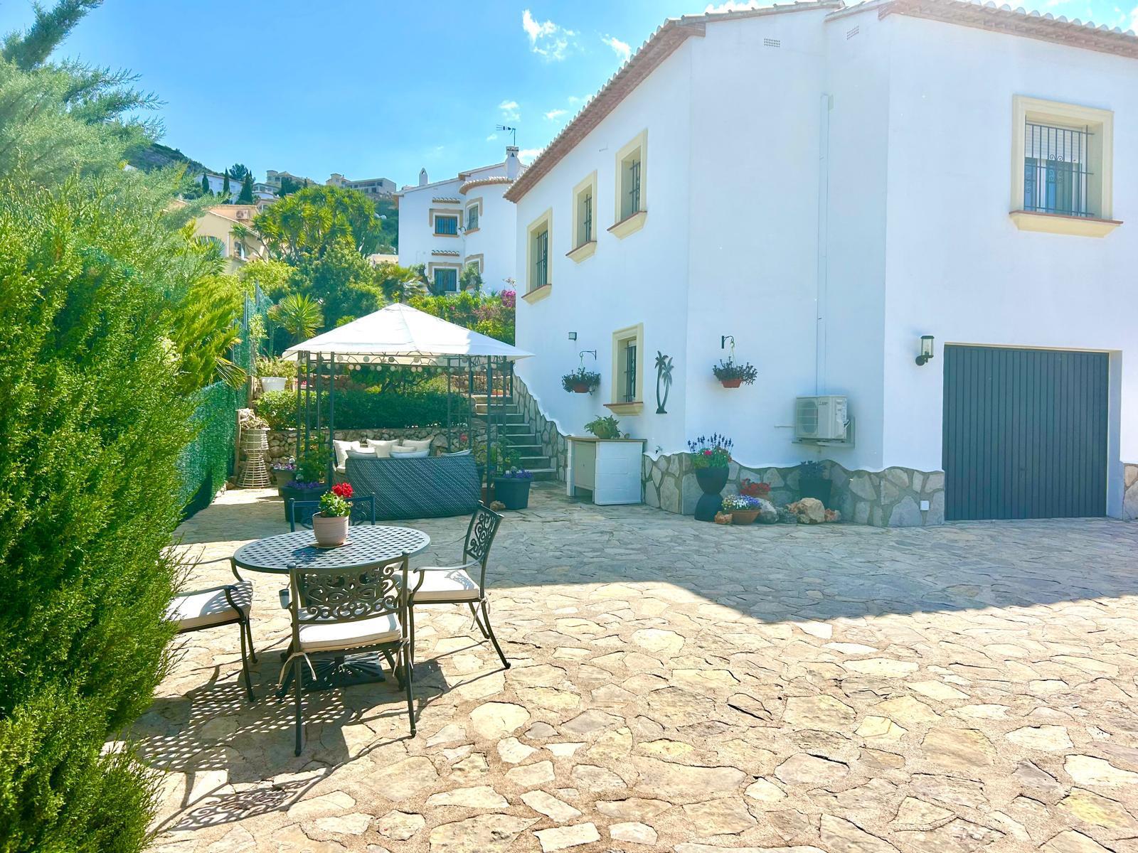 Encantadora villa de 2 habitaciones con vistas al campo y piscina privada en Ràfol d'Almúnia