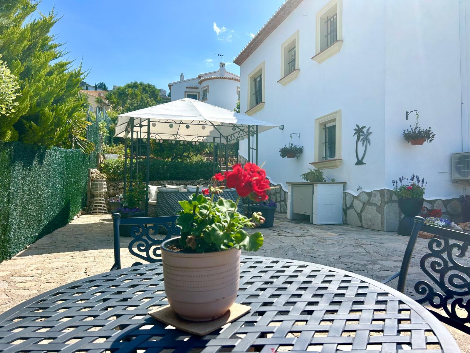 Encantadora villa de 2 habitaciones con vistas al campo y piscina privada en Ràfol d'Almúnia