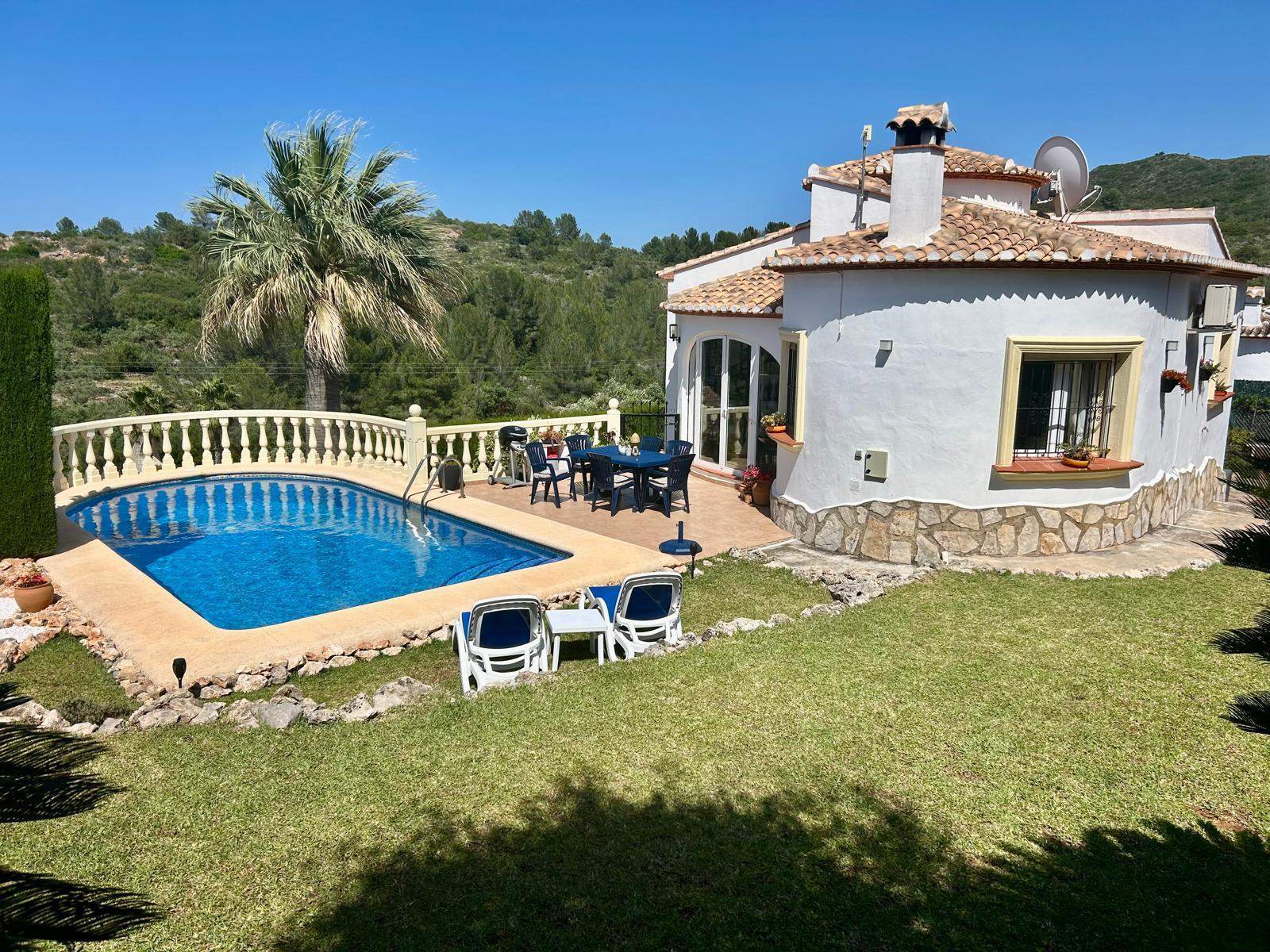 Encantadora villa de 2 habitaciones con vistas al campo y piscina privada en Ràfol d'Almúnia
