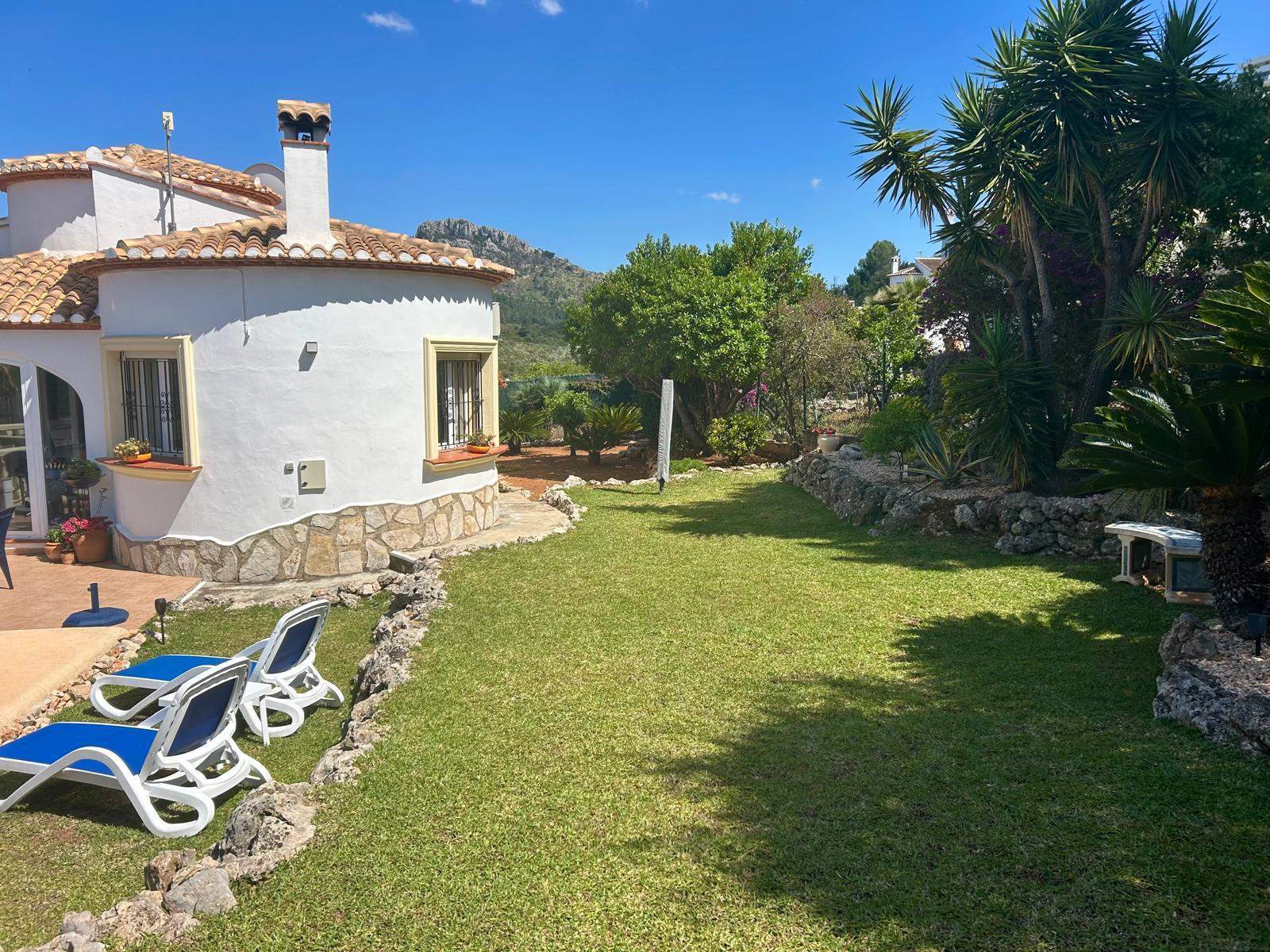 Encantadora villa de 2 habitaciones con vistas al campo y piscina privada en Ràfol d'Almúnia