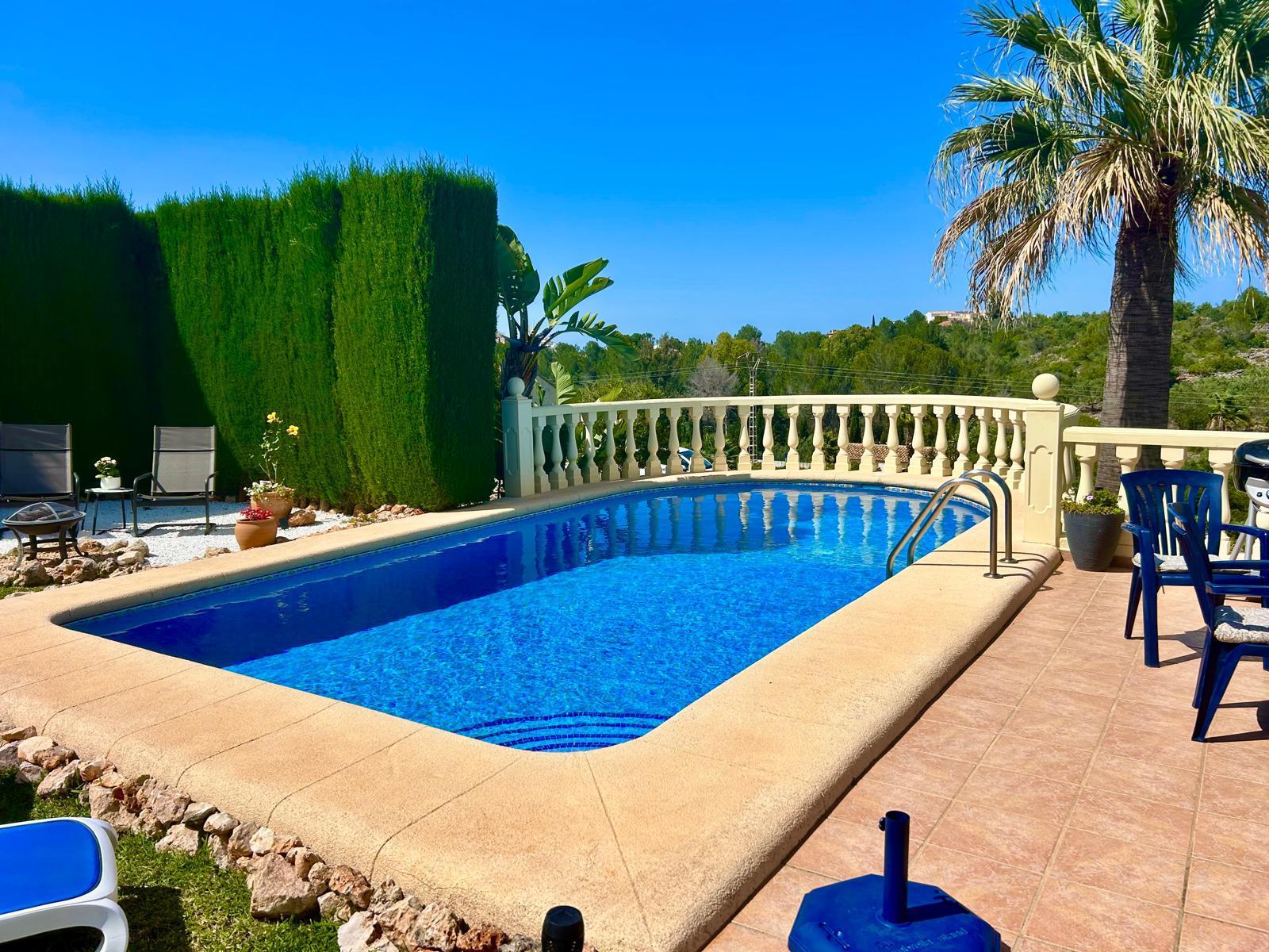Encantadora villa de 2 habitaciones con vistas al campo y piscina privada en Ràfol d'Almúnia