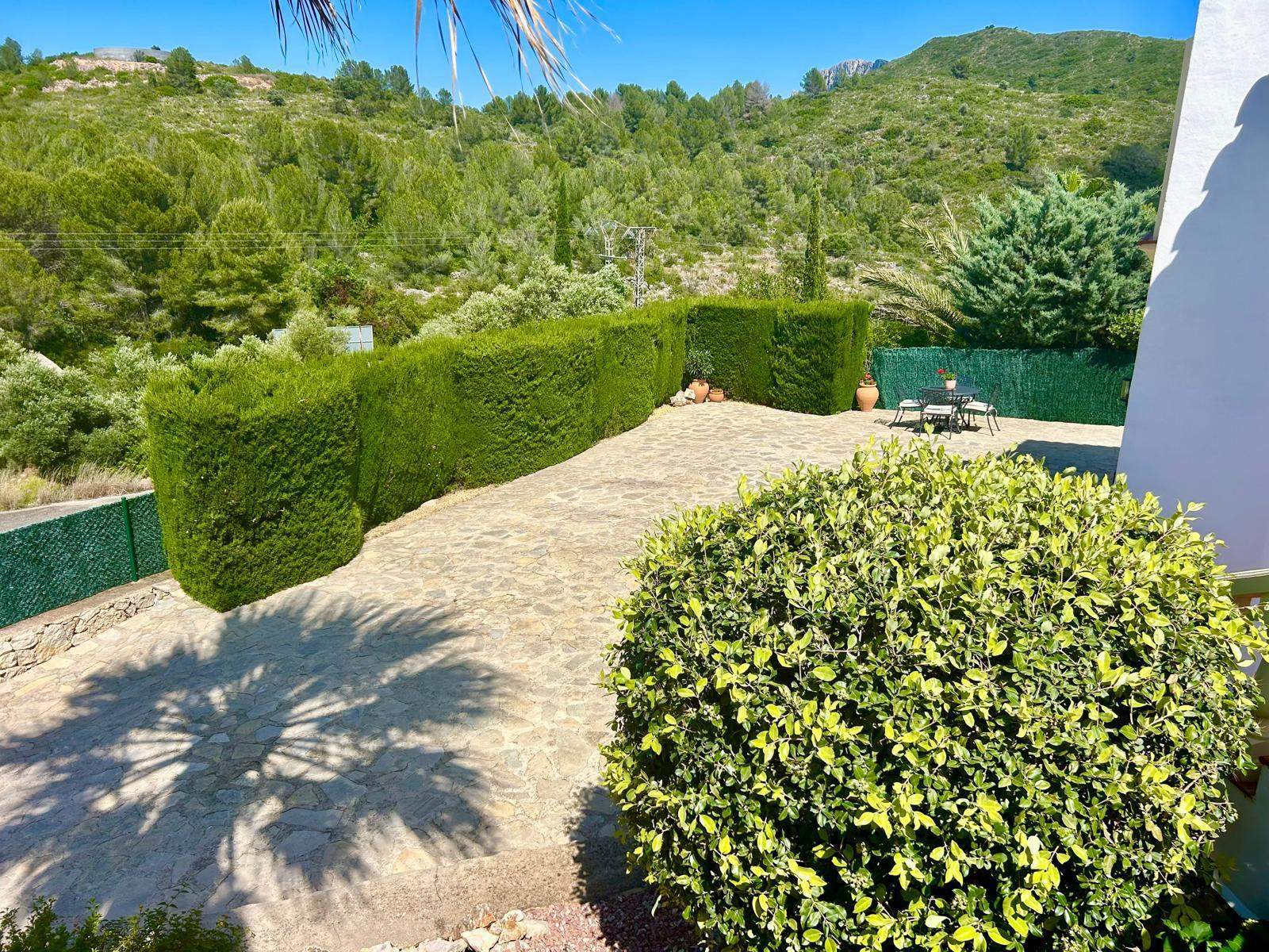 Encantadora villa de 2 habitaciones con vistas al campo y piscina privada en Ràfol d'Almúnia