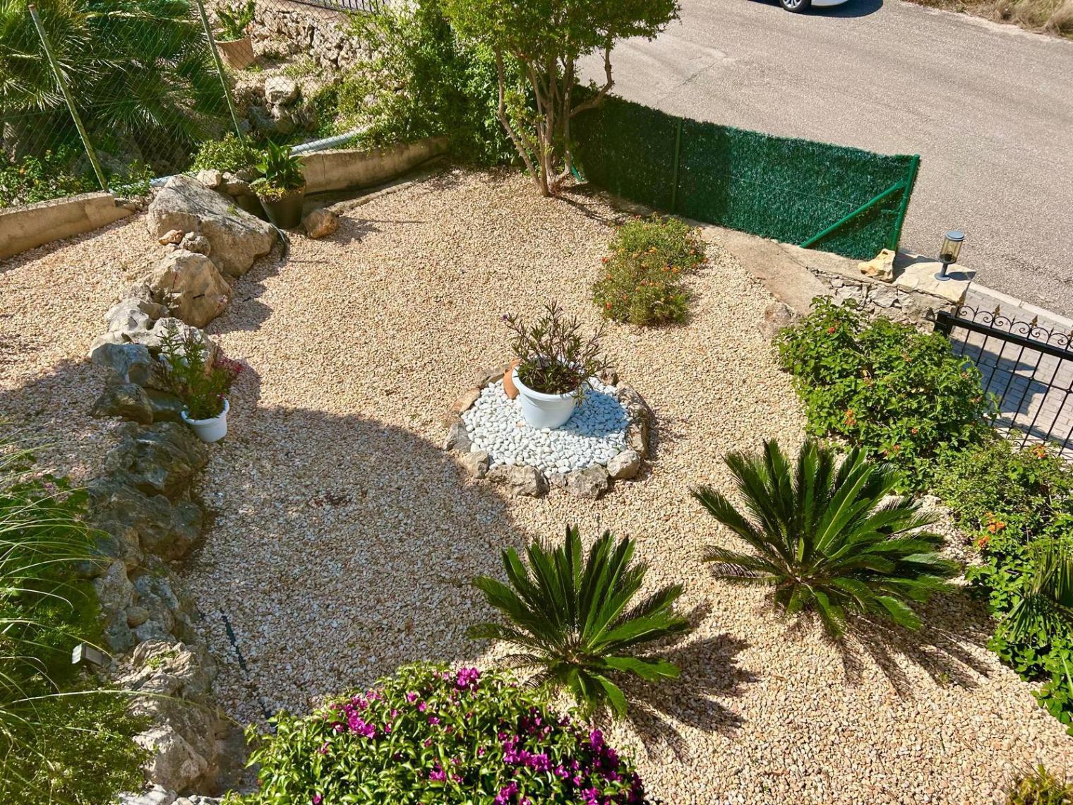 Encantadora villa de 2 habitaciones con vistas al campo y piscina privada en Ràfol d'Almúnia