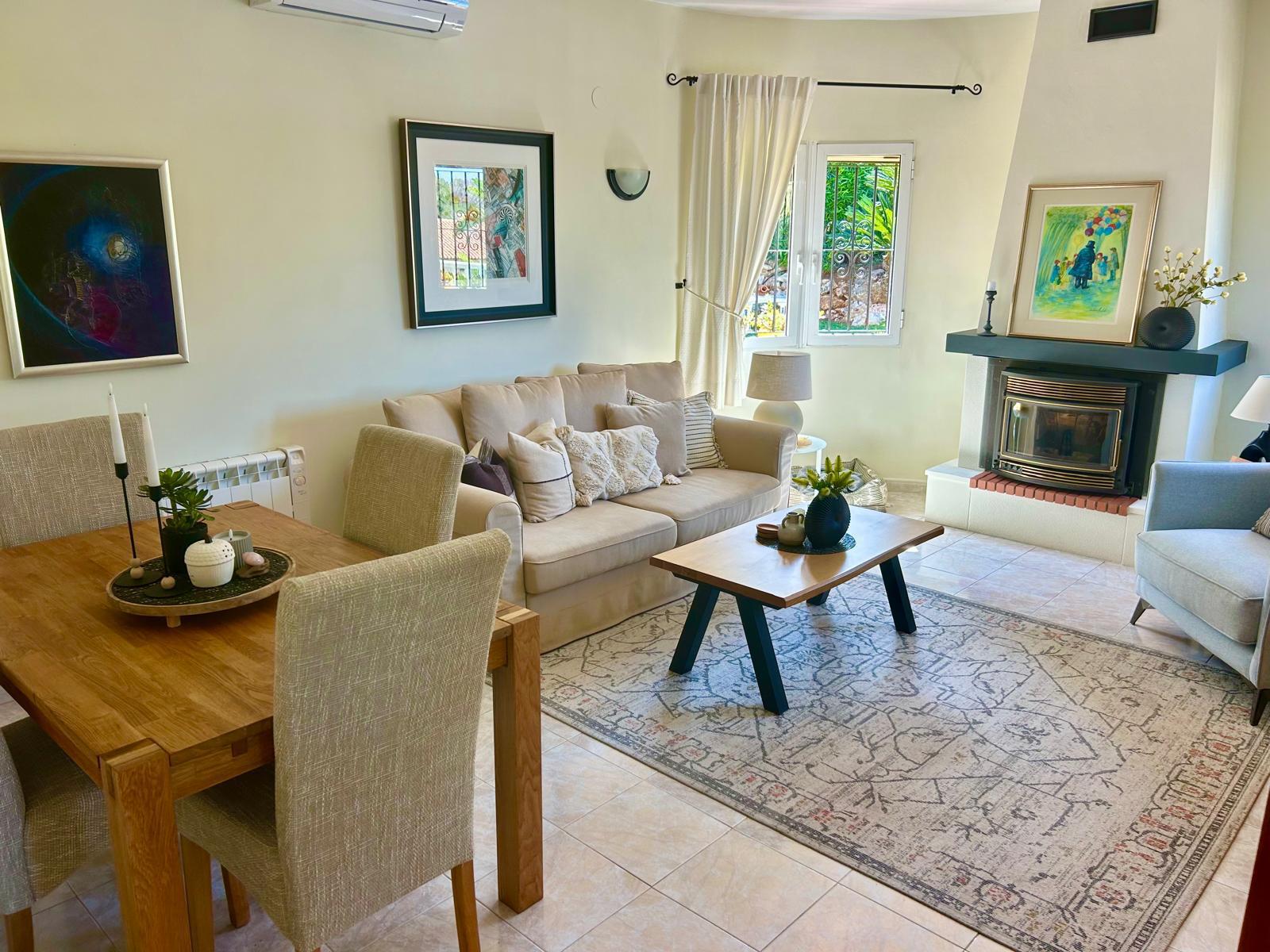 Encantadora villa de 2 habitaciones con vistas al campo y piscina privada en Ràfol d'Almúnia