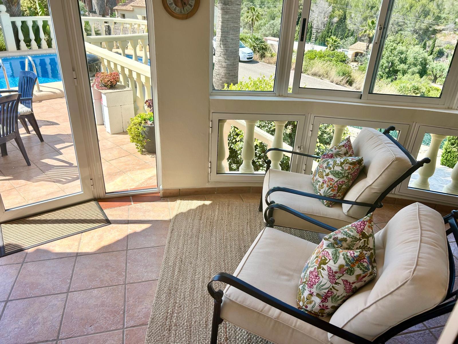 Encantadora villa de 2 habitaciones con vistas al campo y piscina privada en Ràfol d'Almúnia