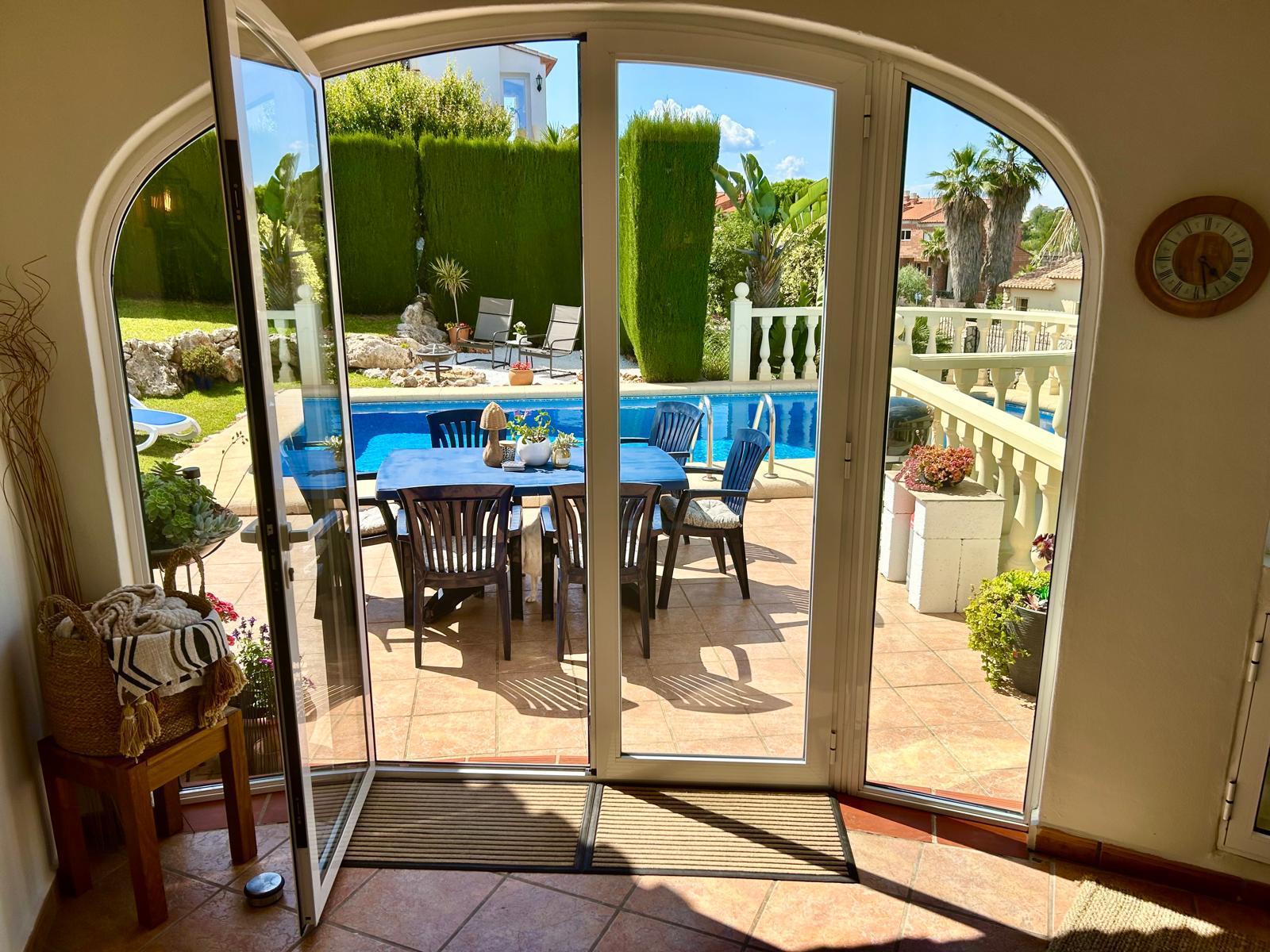 Encantadora villa de 2 habitaciones con vistas al campo y piscina privada en Ràfol d'Almúnia