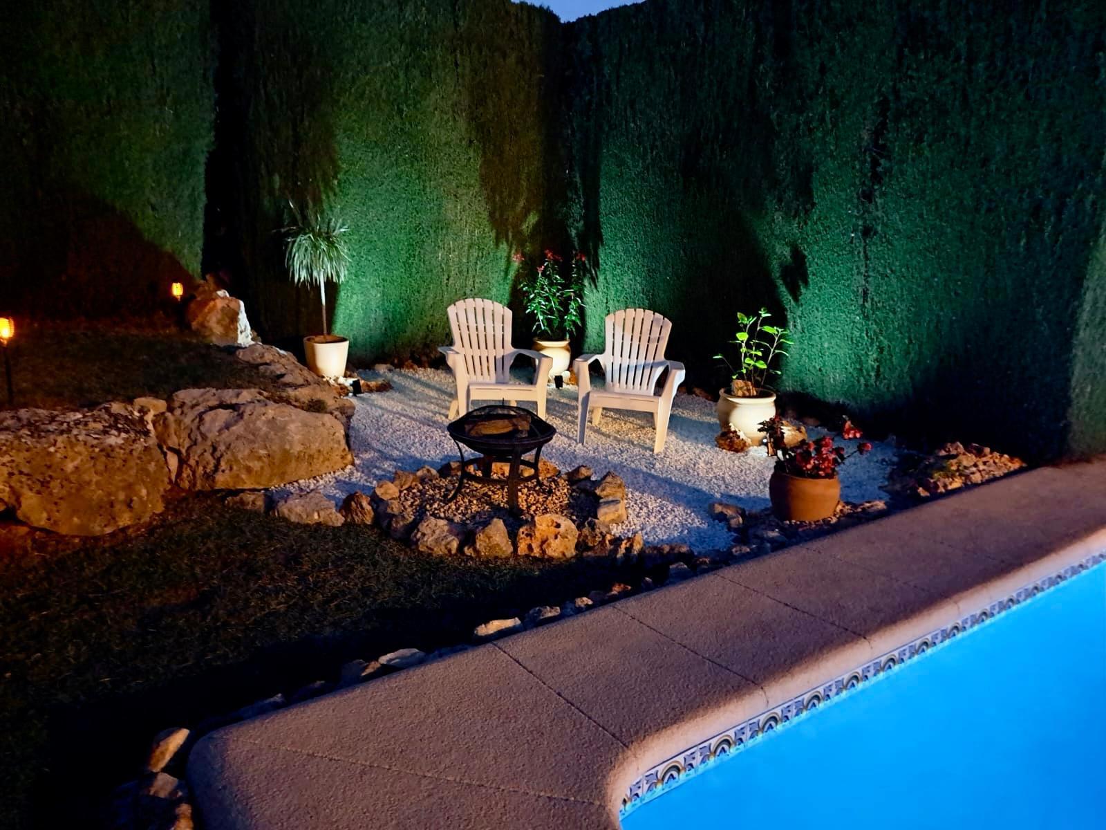 Encantadora villa de 2 habitaciones con vistas al campo y piscina privada en Ràfol d'Almúnia