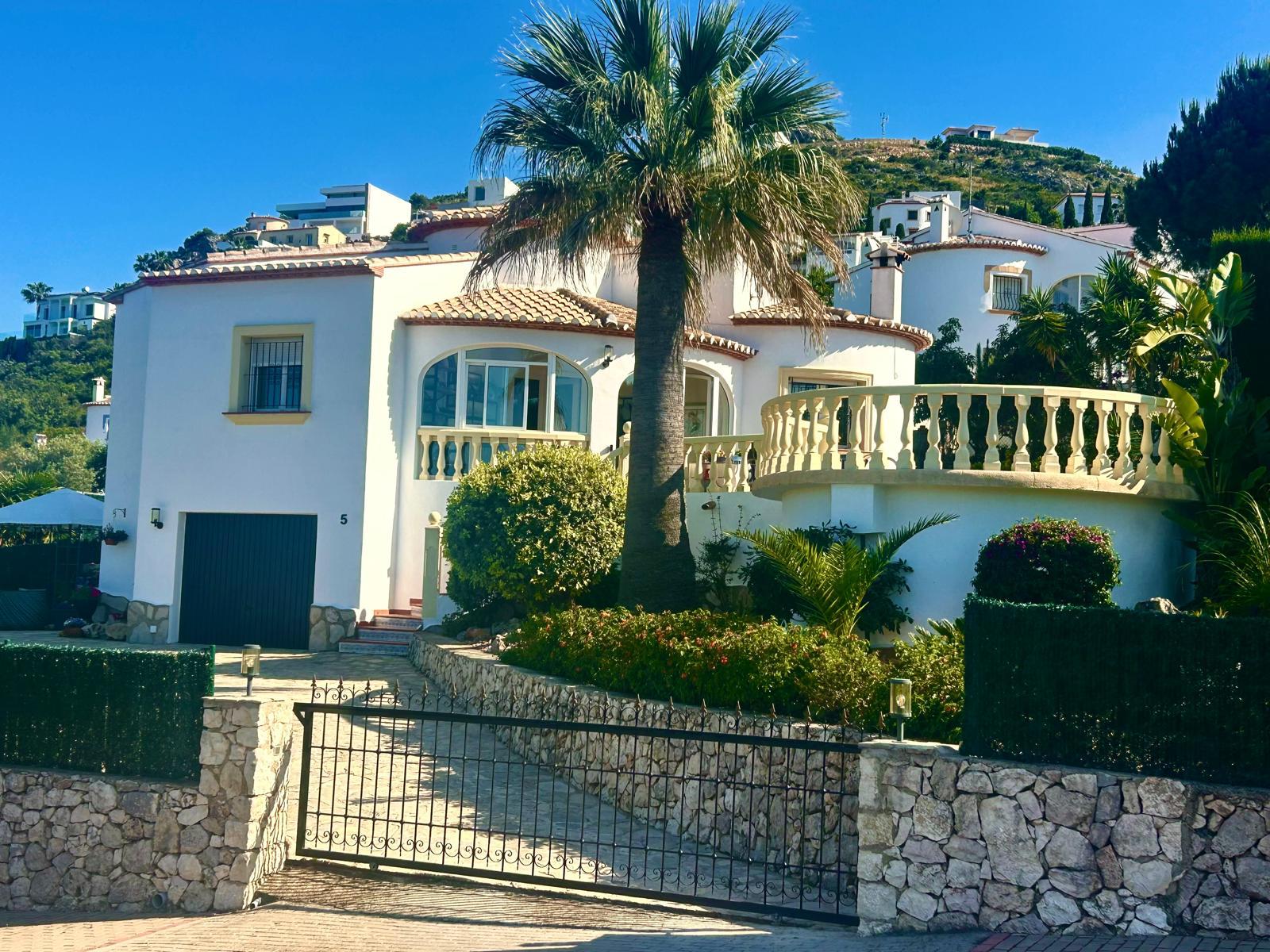 Encantadora villa de 2 habitaciones con vistas al campo y piscina privada en Ràfol d'Almúnia