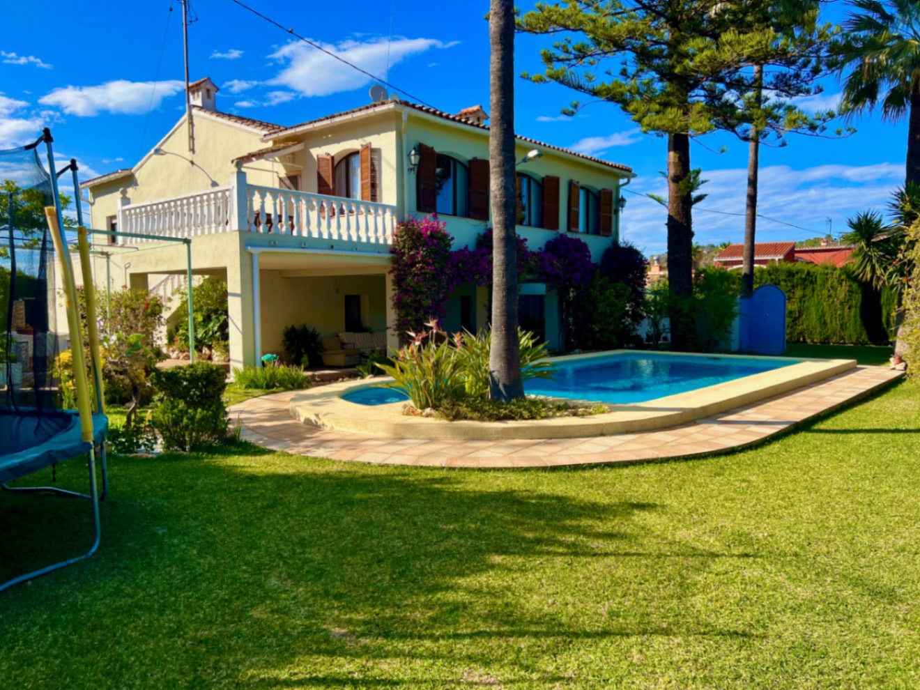 Villa con 9 habitaciones y piscina y jardín privados