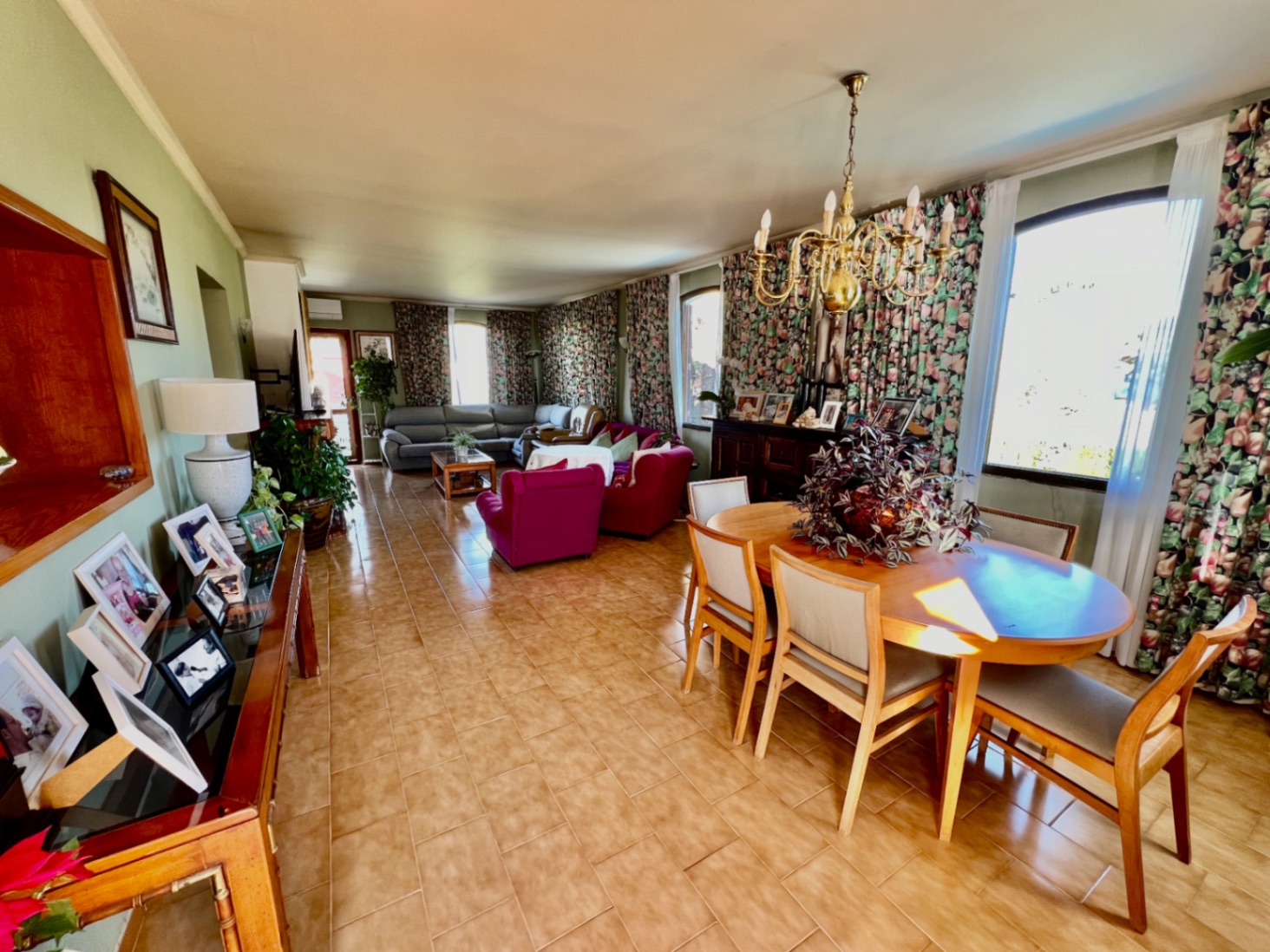 Villa con 9 habitaciones y piscina y jardín privados