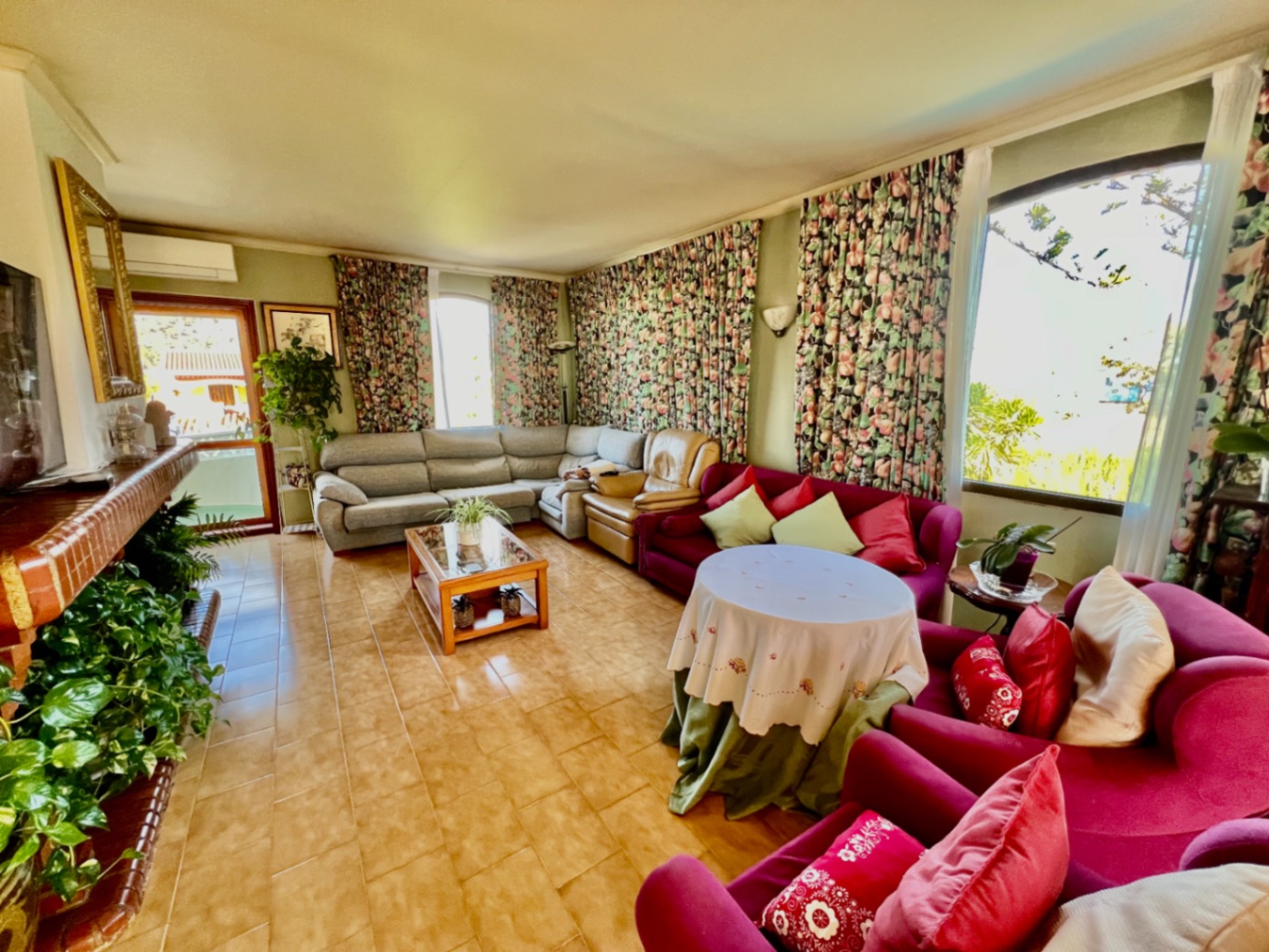 Villa con 9 habitaciones y piscina y jardín privados