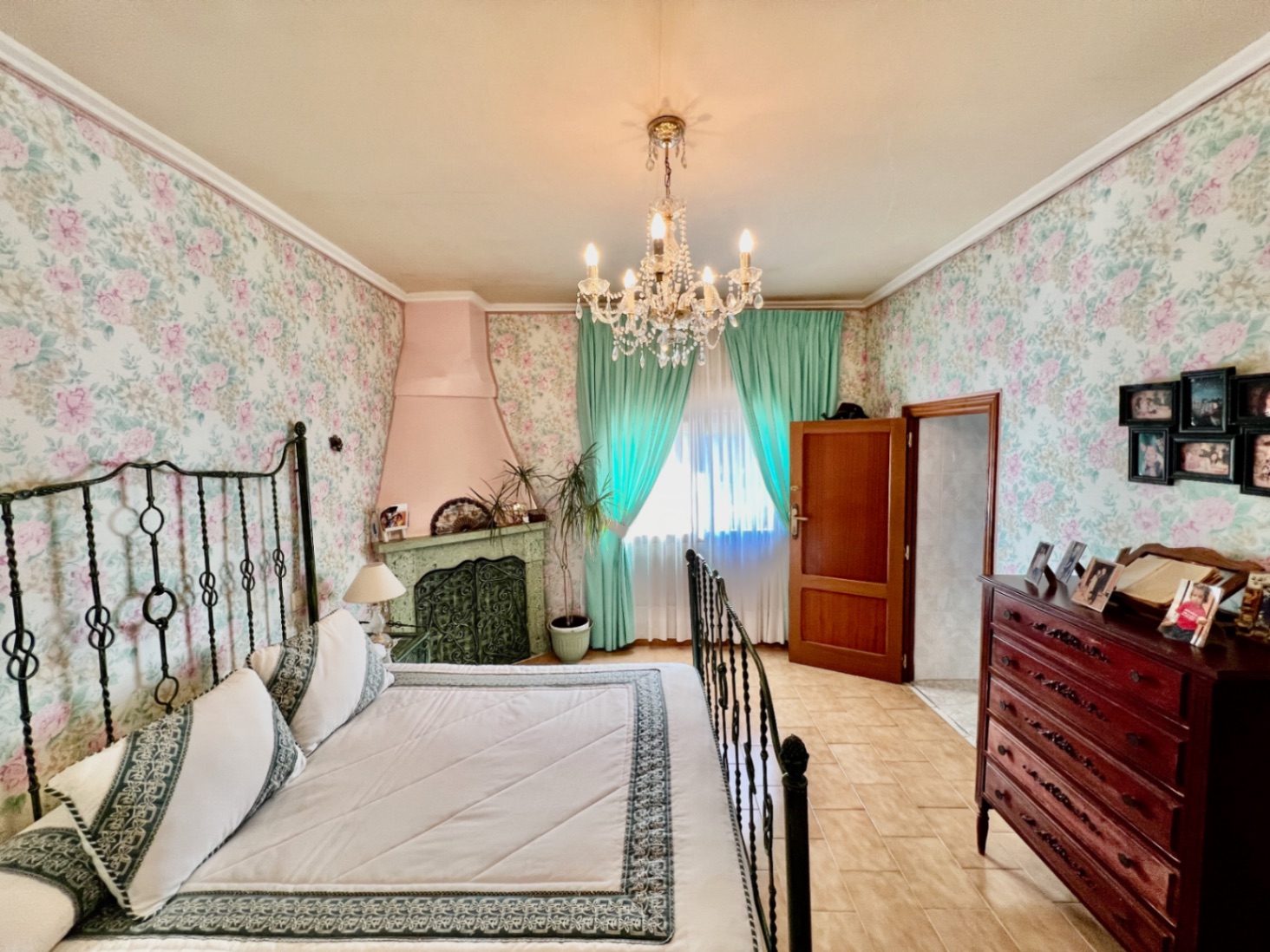 Villa con 9 habitaciones y piscina y jardín privados