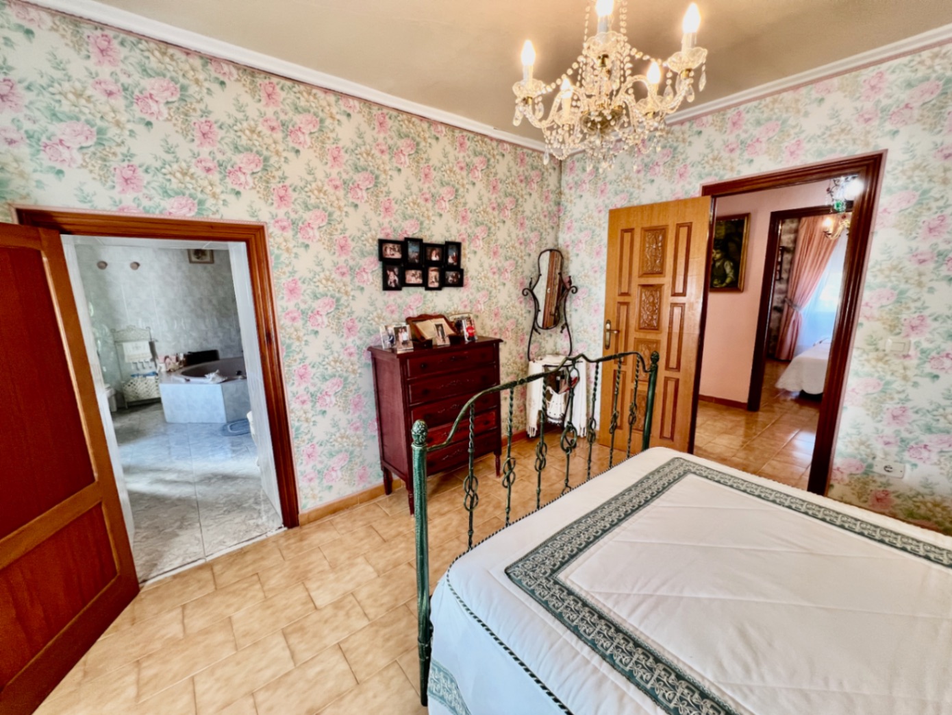 Villa con 9 habitaciones y piscina y jardín privados