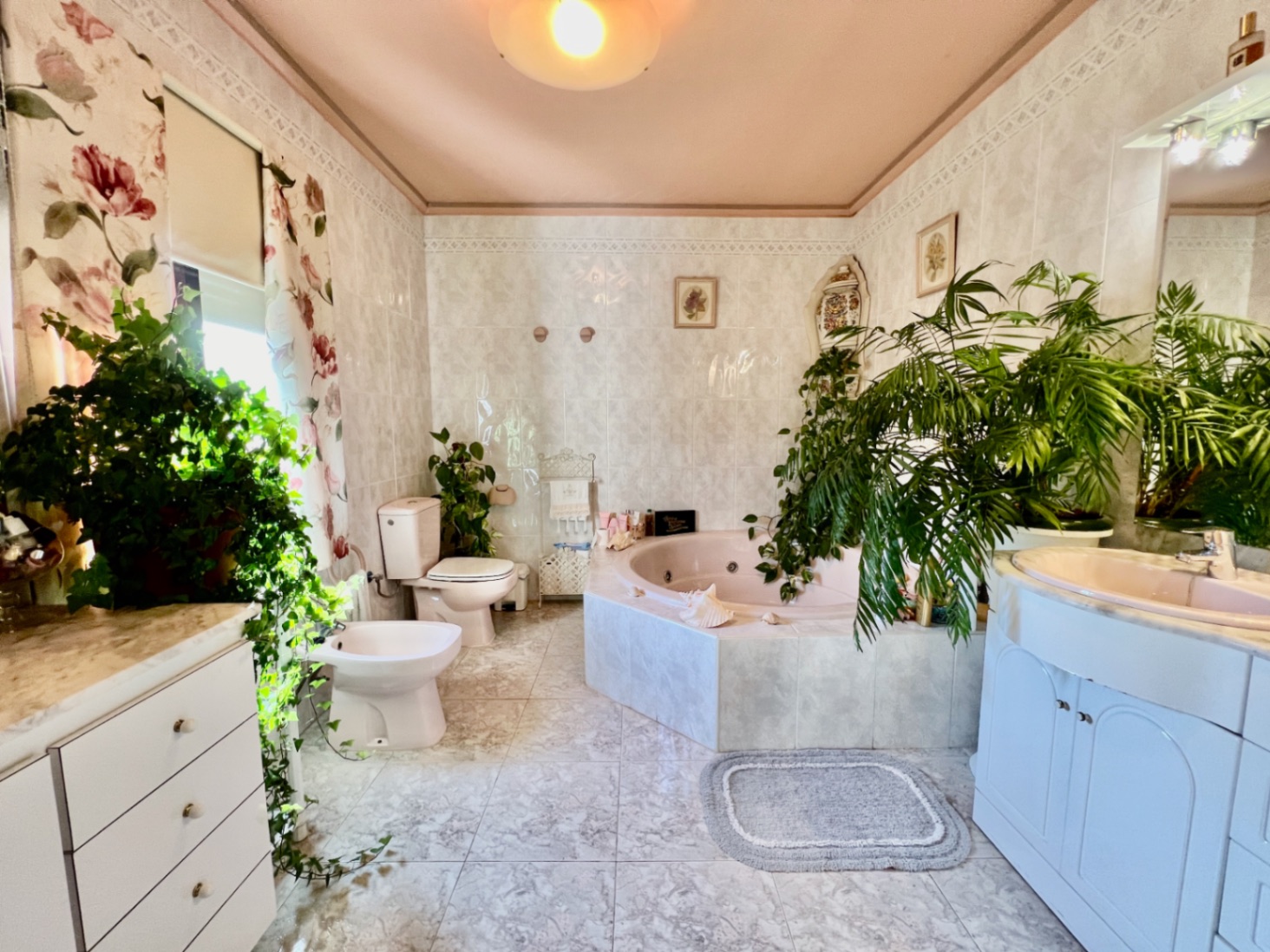 Villa con 9 habitaciones y piscina y jardín privados