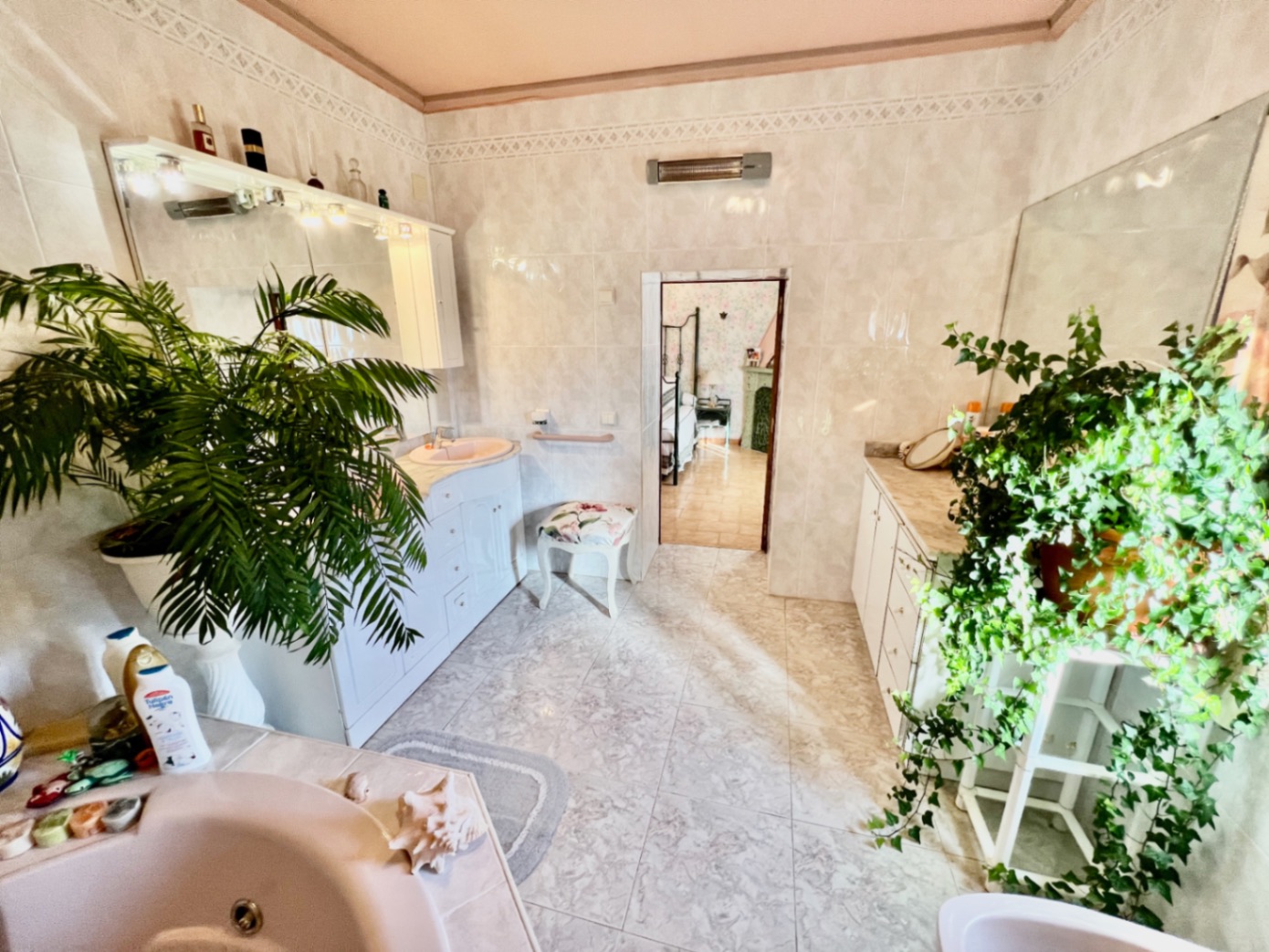 Villa con 9 habitaciones y piscina y jardín privados