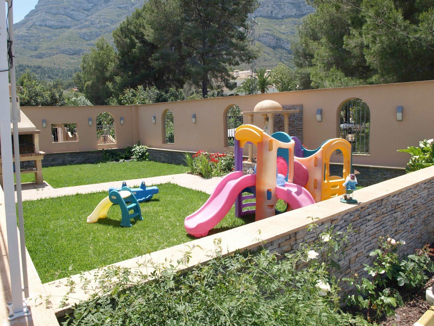 Magnífica villa + 2 adosados en Denia