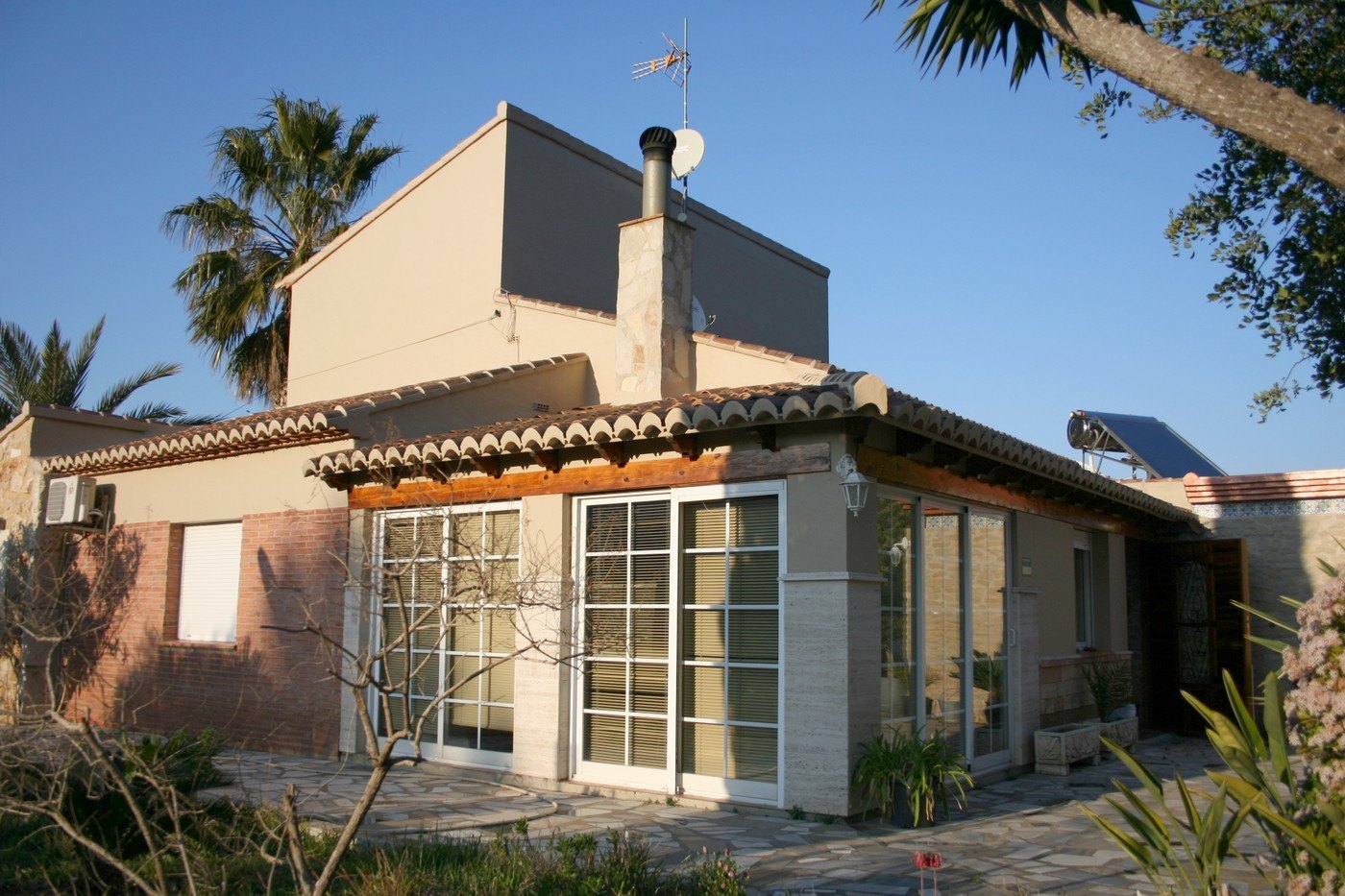 Villa de 4 habitaciones y estilo rústico en Pedreguer