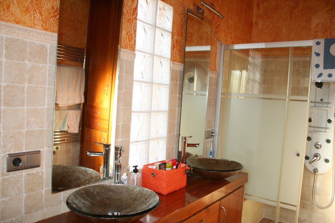 Villa de 4 habitaciones y estilo rústico en Pedreguer