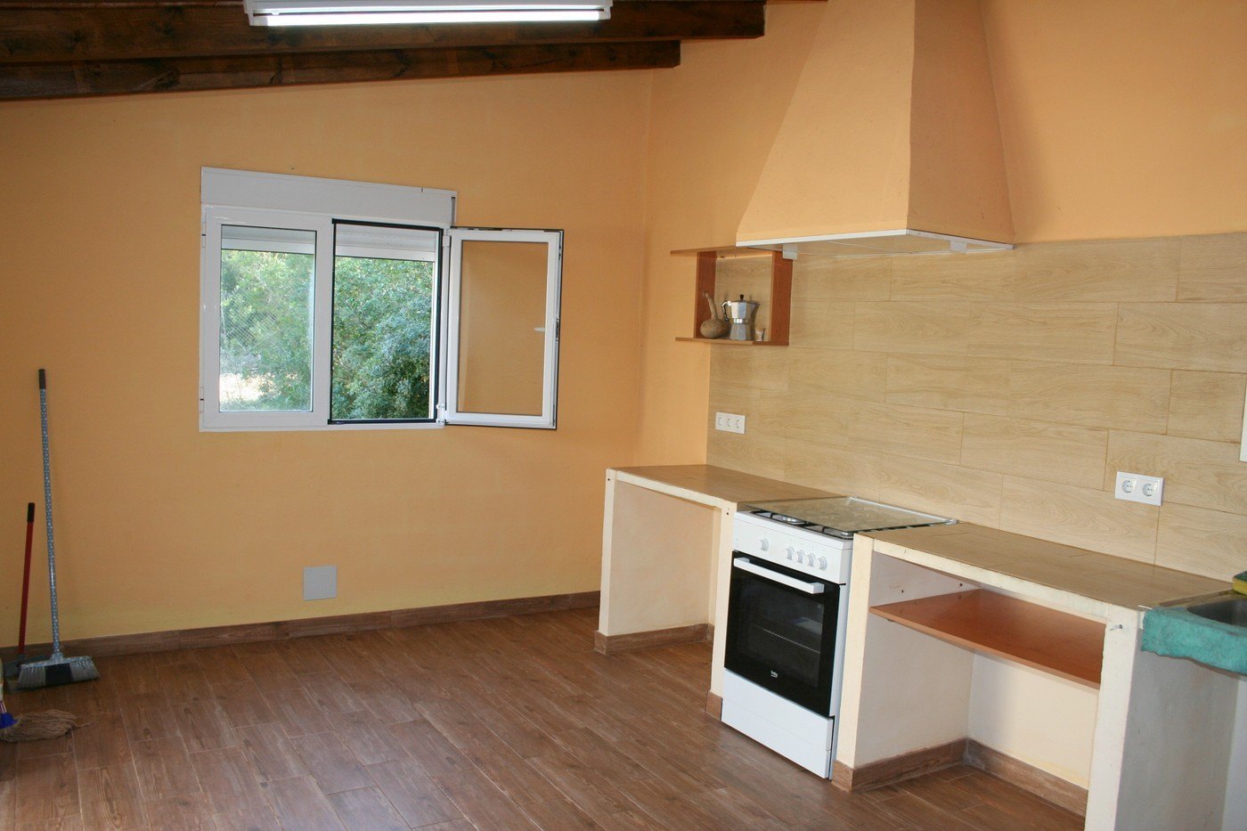 Terreno rústico de 11000 m2 con casita en Pedreguer