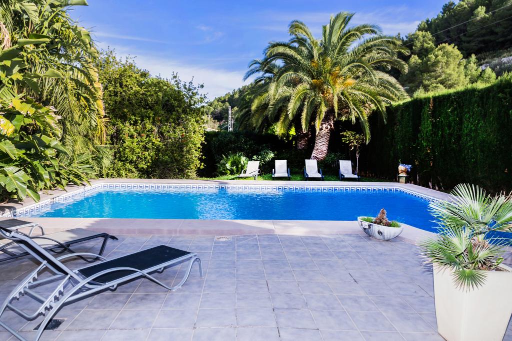Villa met zwembad en gastenappartement vlakbij Denia