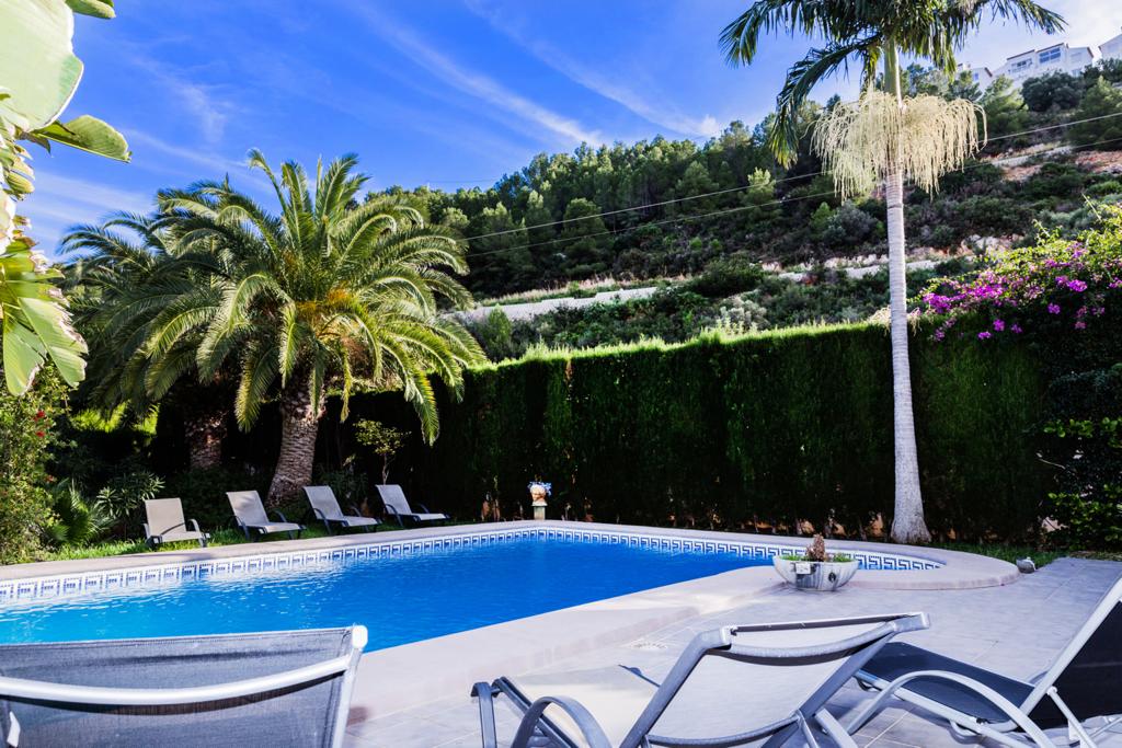 Villa met zwembad en gastenappartement vlakbij Denia