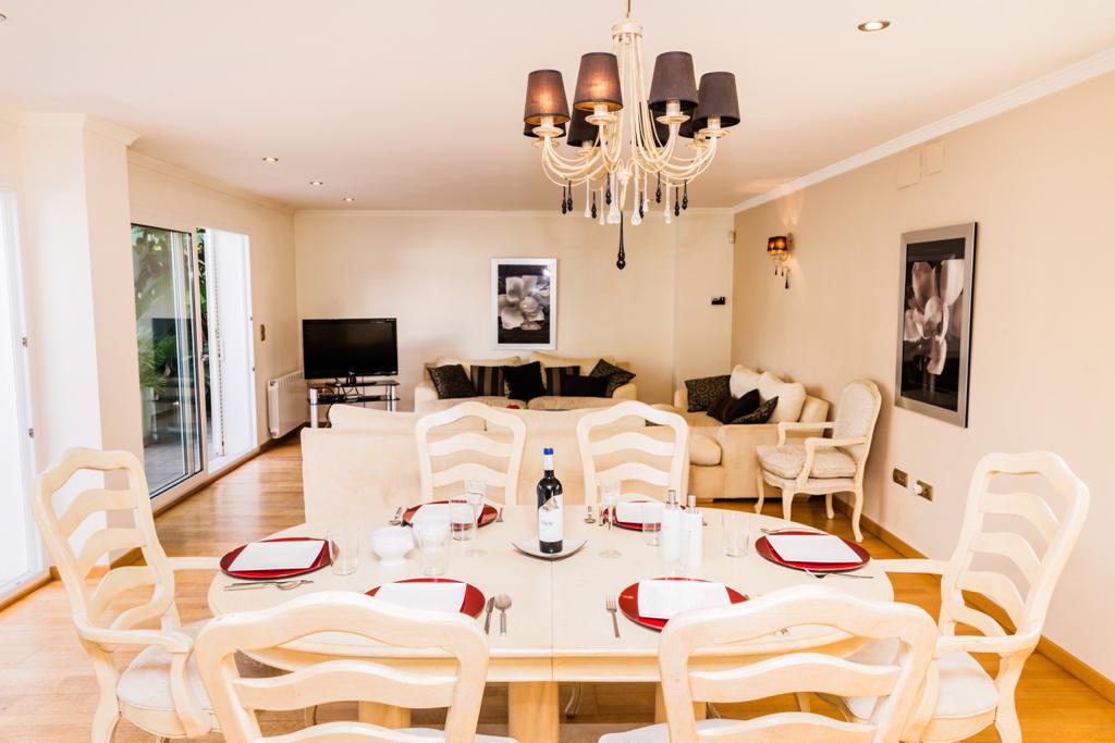 Villa met zwembad en gastenappartement vlakbij Denia