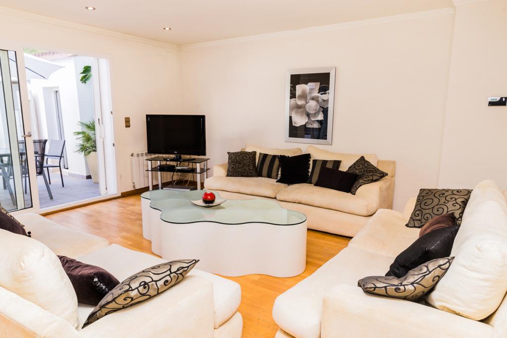 Villa met zwembad en gastenappartement vlakbij Denia