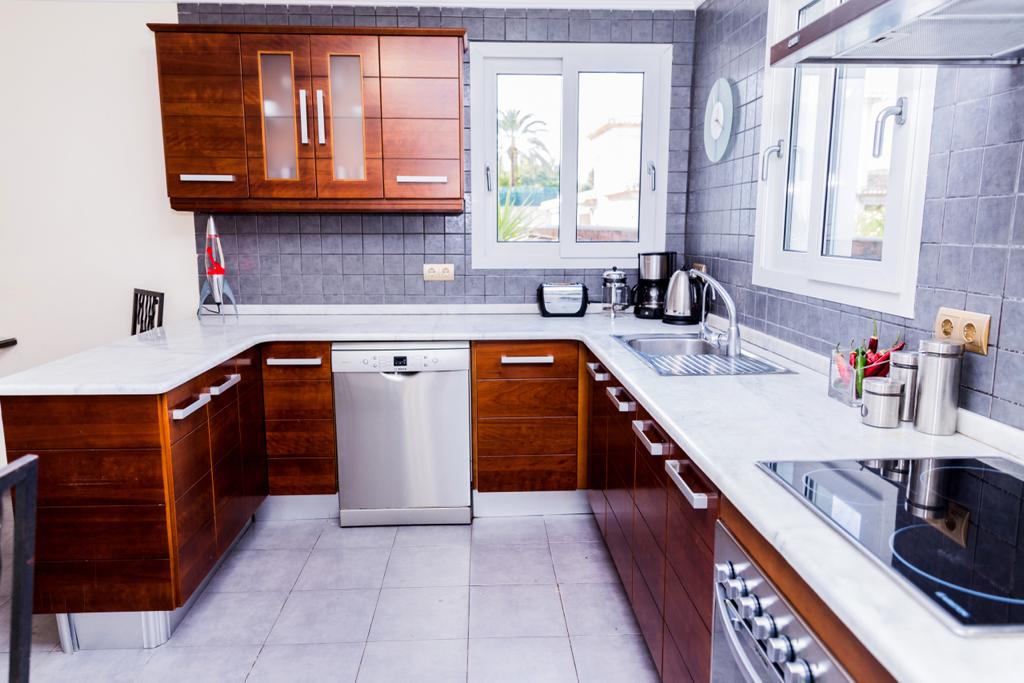 Villa met zwembad en gastenappartement vlakbij Denia