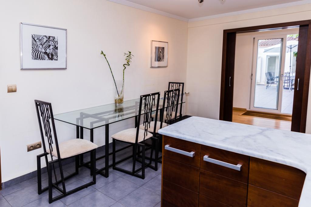Villa met zwembad en gastenappartement vlakbij Denia