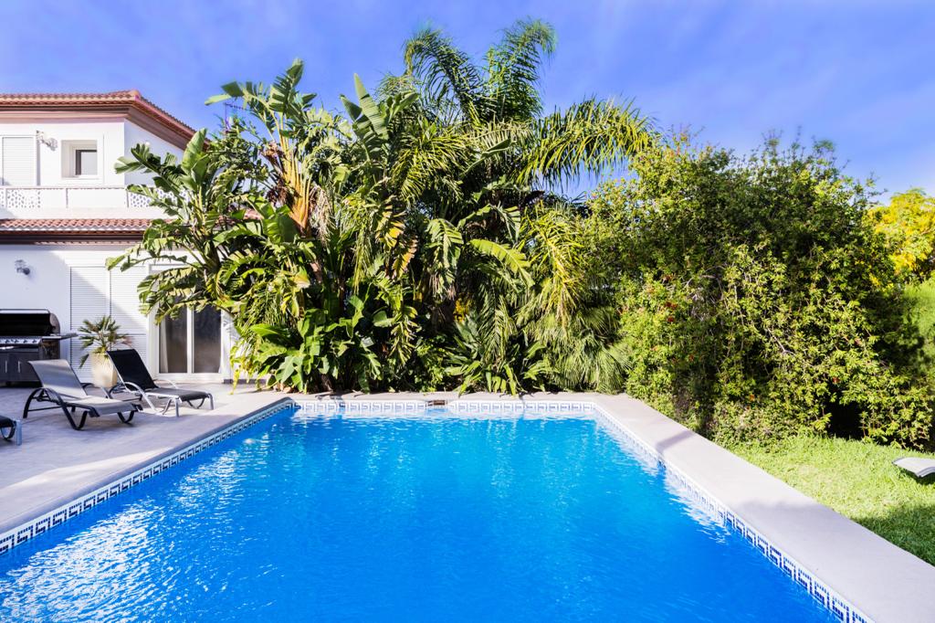 Villa met zwembad en gastenappartement vlakbij Denia