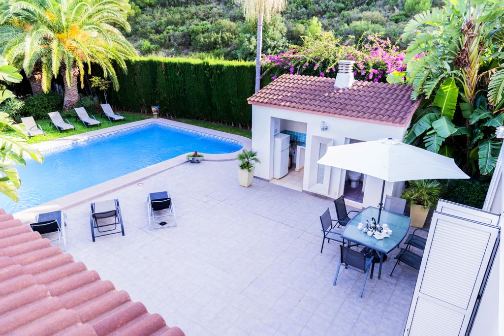 Villa met zwembad en gastenappartement vlakbij Denia