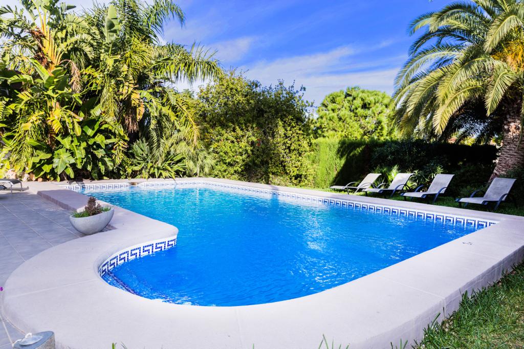 Villa met zwembad en gastenappartement vlakbij Denia